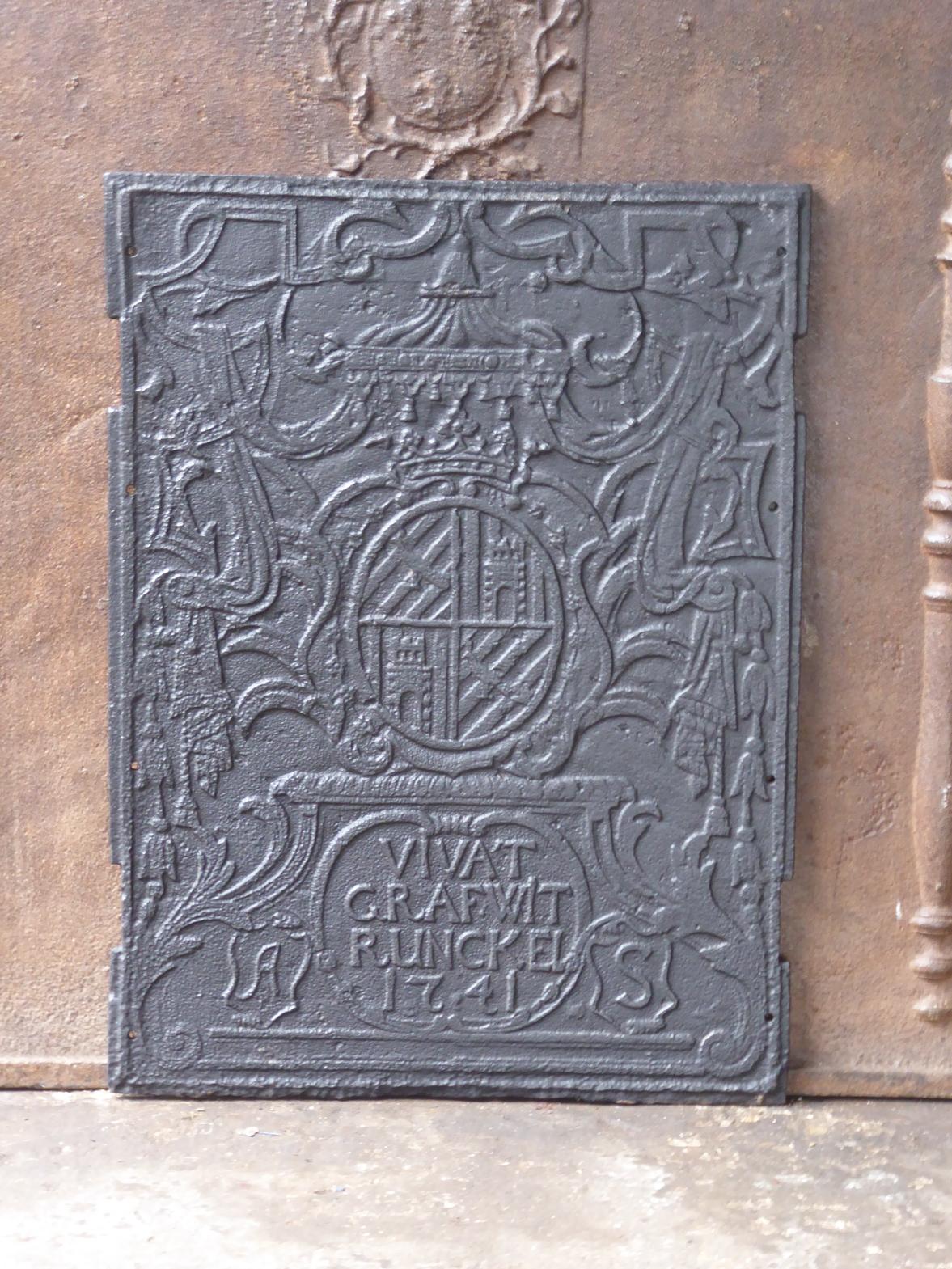 18th century German Louis XV fireback with a coat of arms. 

The fireback is made of cast iron and has a black / pewter patina. The condition is good, no cracks.







