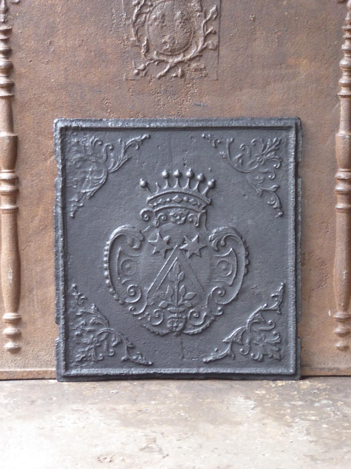 18th century German Louis XV fireback with a coat of arms. 

The fireback is made of cast iron and has a black / pewter patina. The condition is good, no cracks.







 