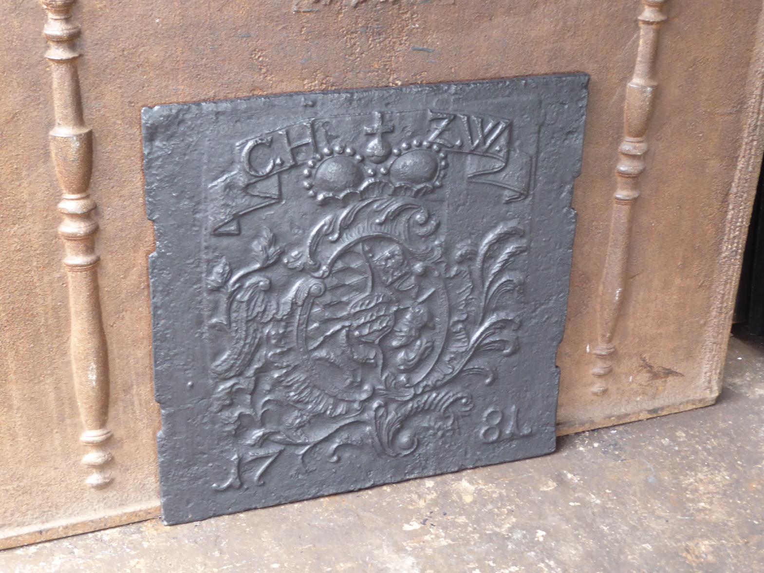 18th Century German Louis XV 'Coat of Arms' Fireback In Good Condition In Amerongen, NL