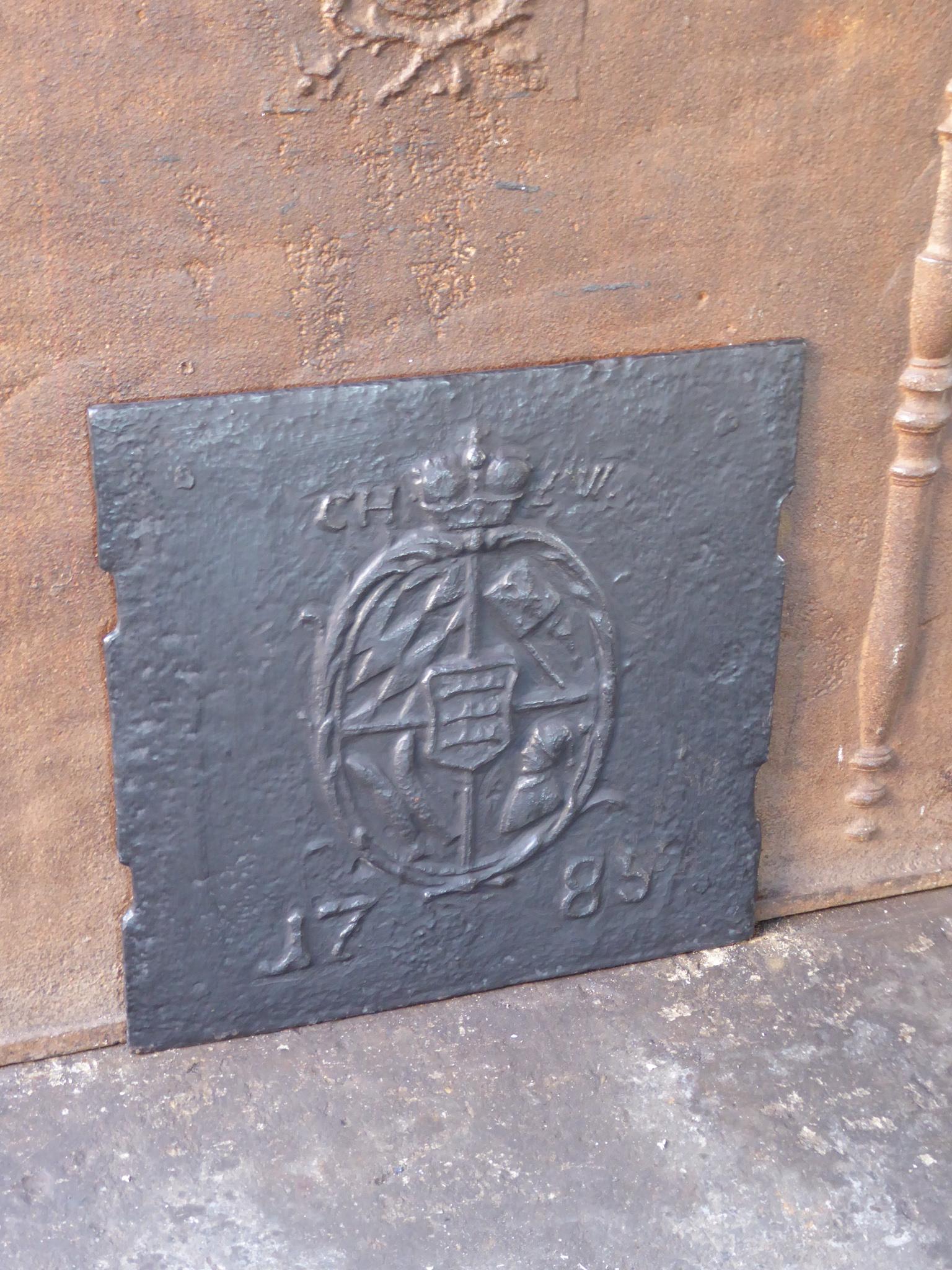 18th Century German Louis XV 'Coat of Arms' Fireback In Good Condition In Amerongen, NL