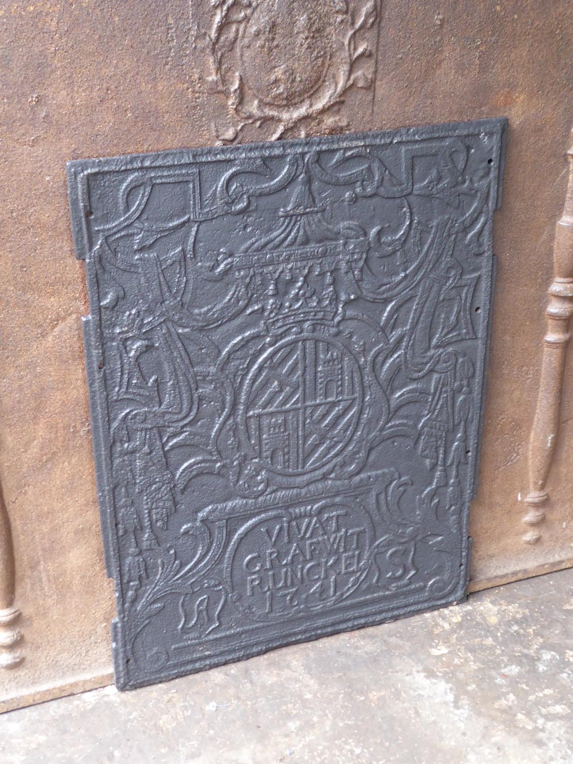 18th Century German Louis XV 'Coat of Arms' Fireback / Backsplash In Good Condition For Sale In Amerongen, NL