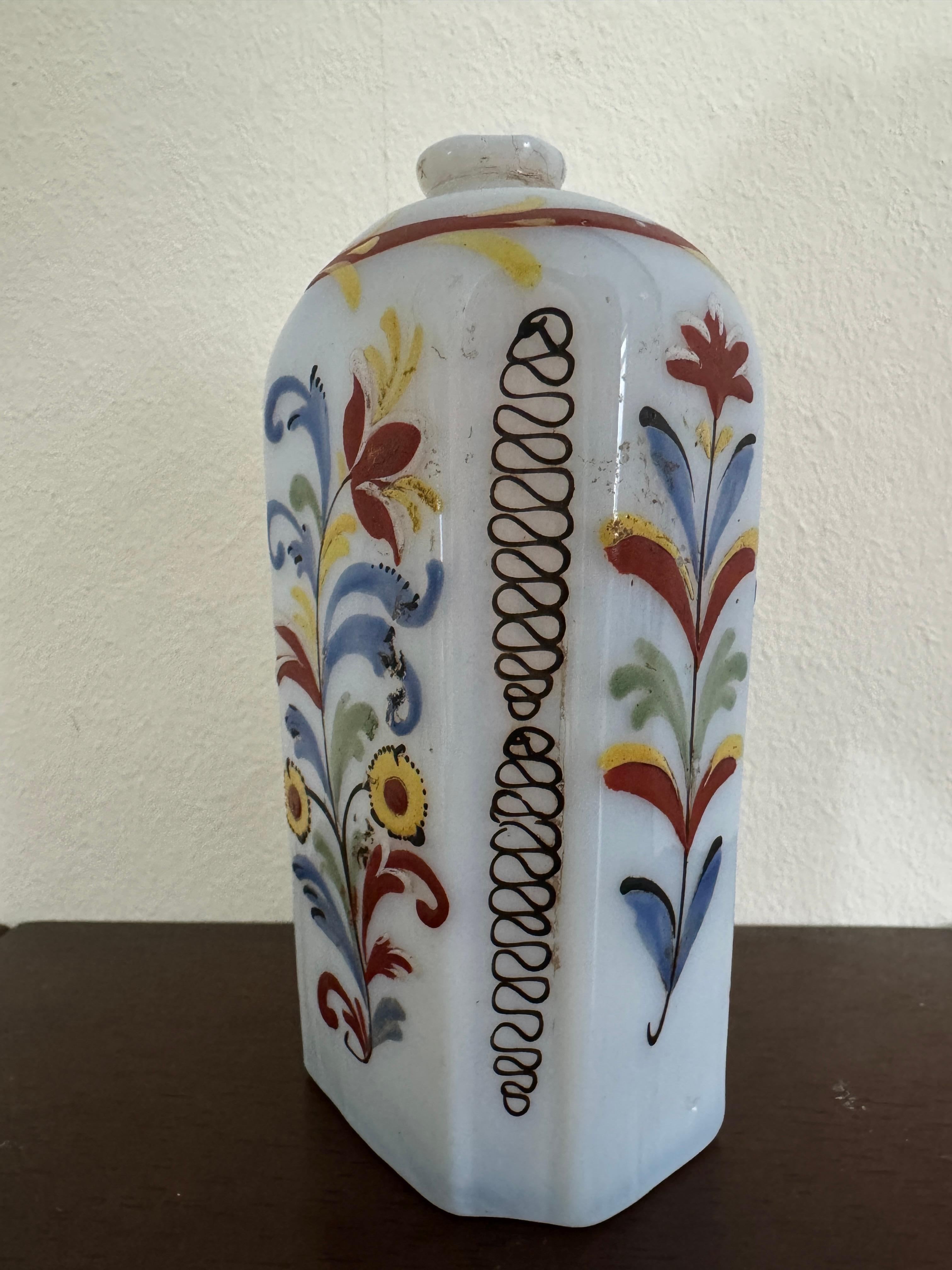 18th Century German Milk Glass Decorated Bottle In Good Condition In Basildon, GB