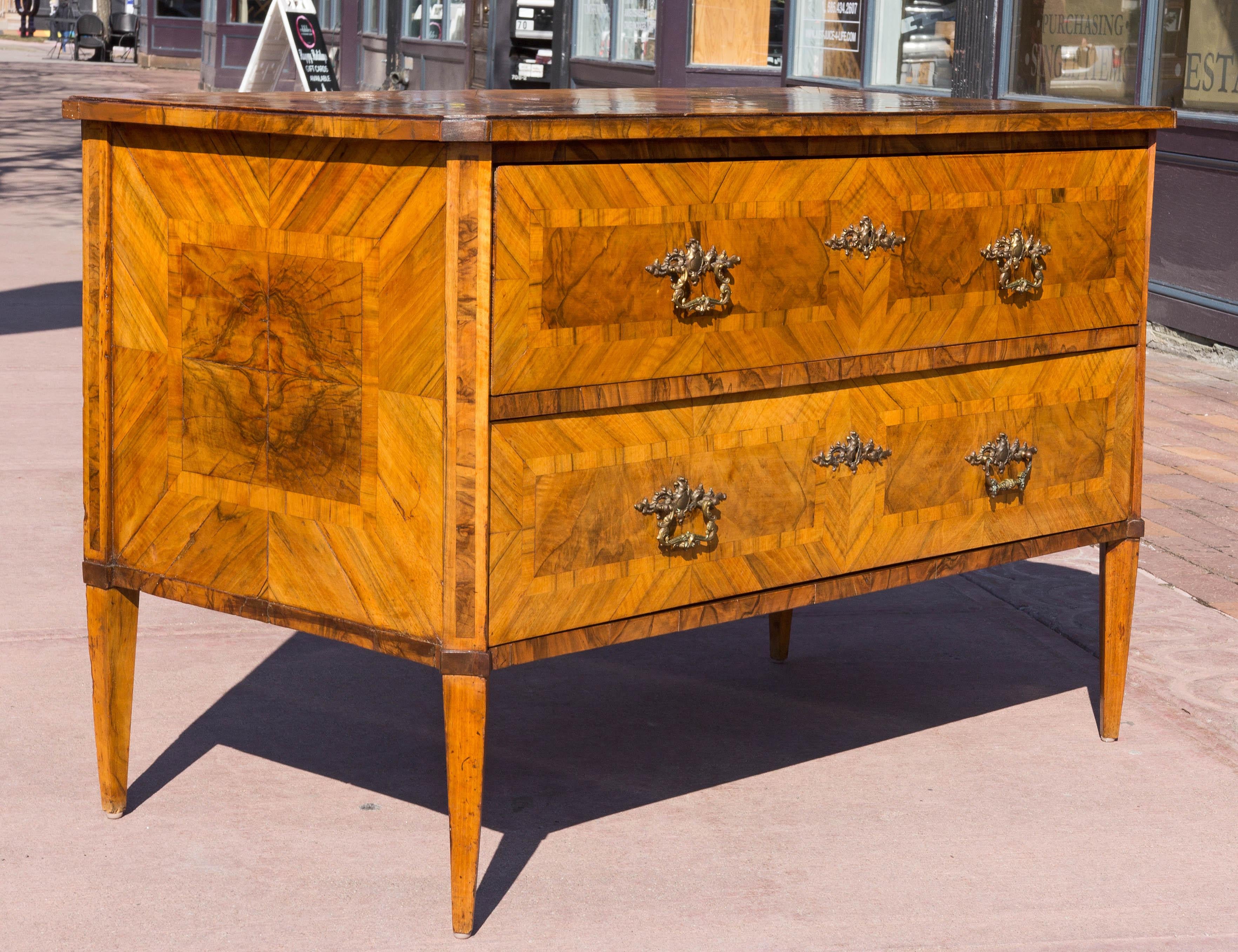 18th Century German Neoclassical Walnut Commode In Good Condition In Rochester, NY