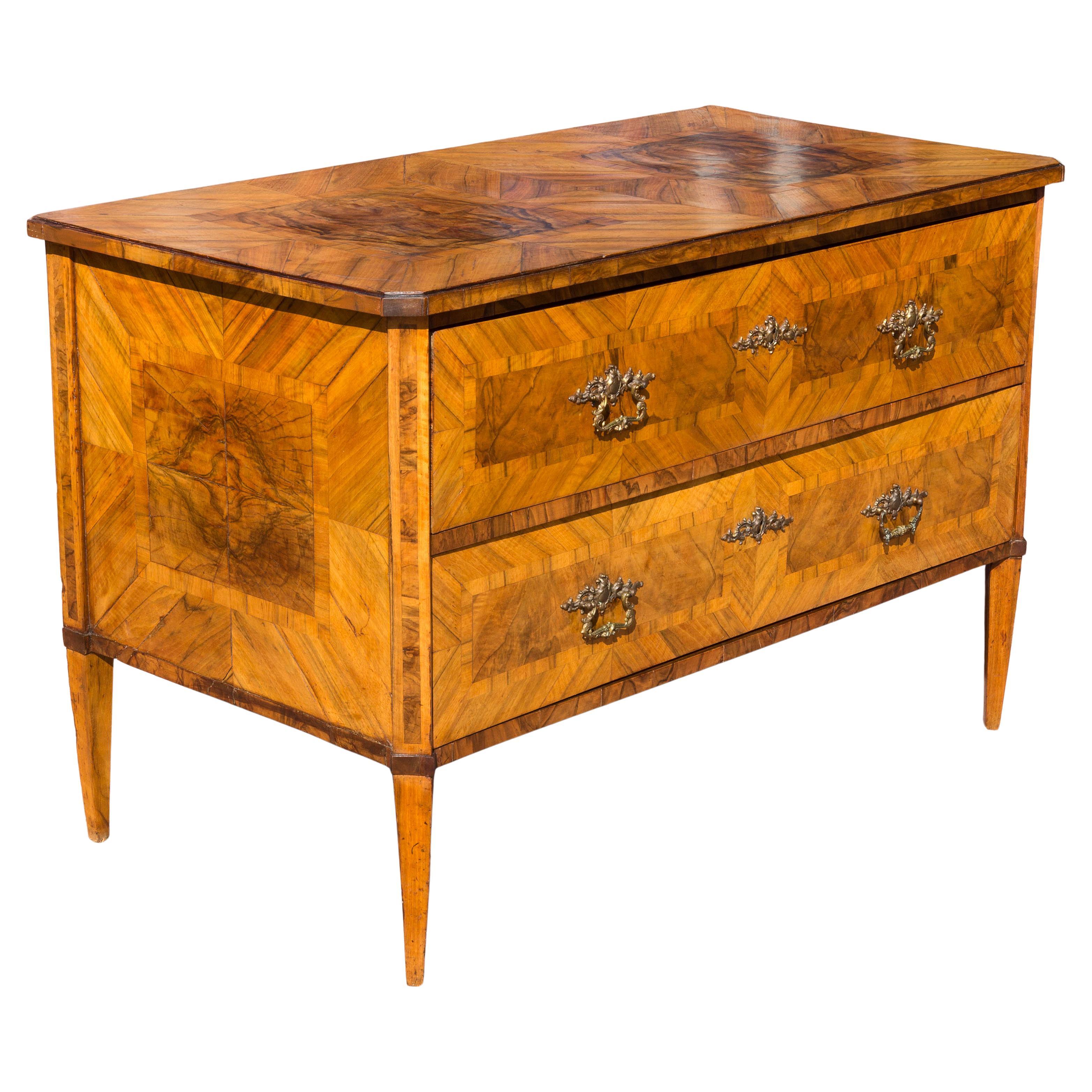 Commode in legno di noce neoclassico tedesco del XVIII secolo