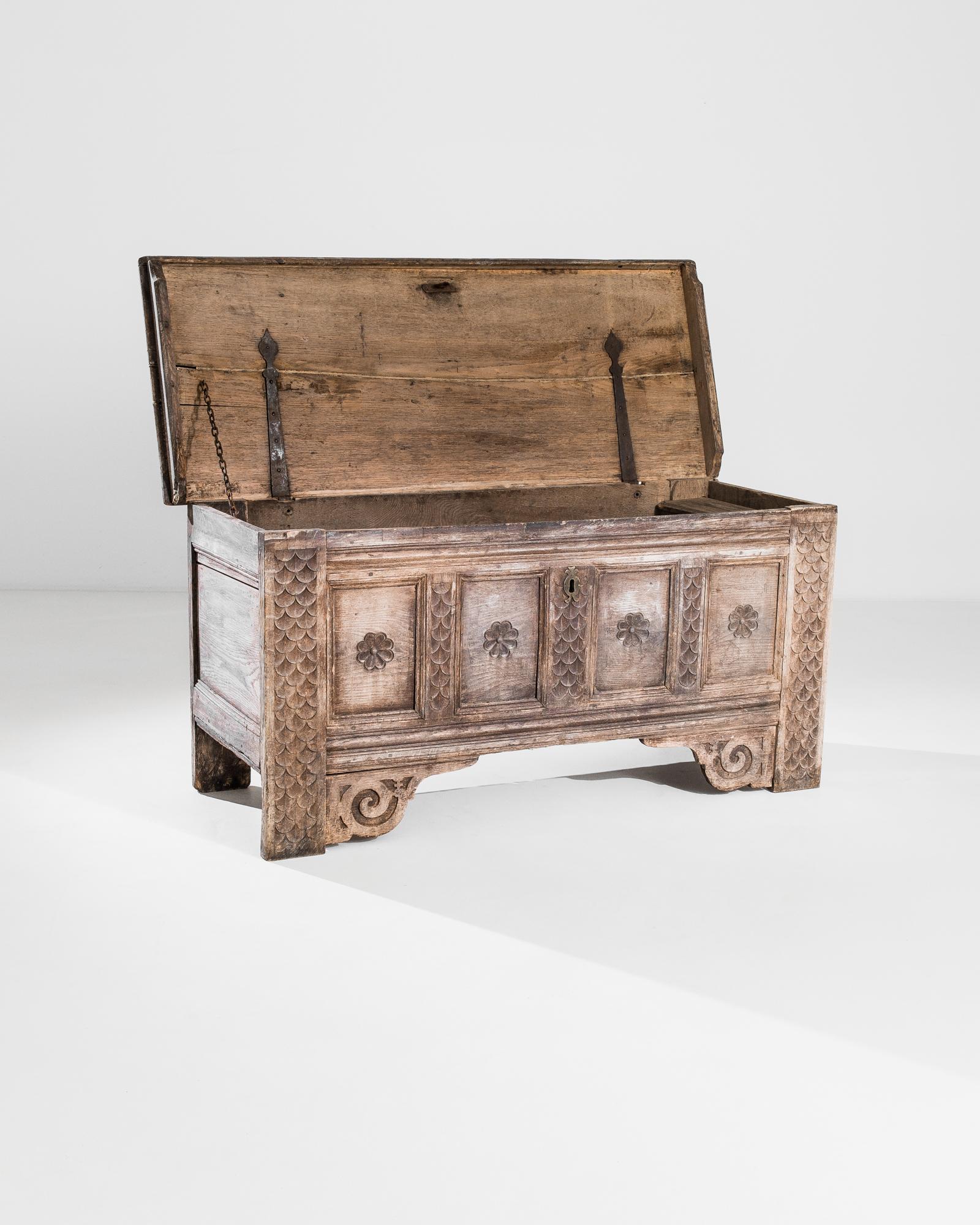 Rustic 18th Century German Oak Trunk For Sale