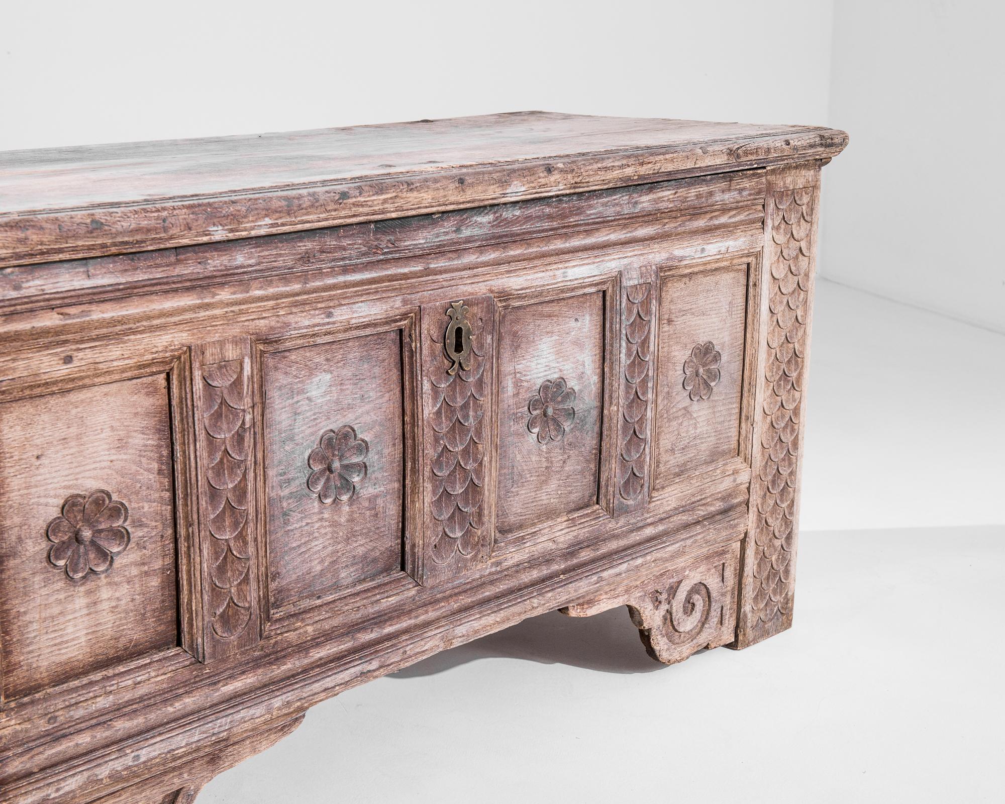 18th Century German Oak Trunk In Good Condition For Sale In High Point, NC