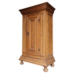Used 18th Century German Pine Cabinet, Frankfurter Wellenschrank