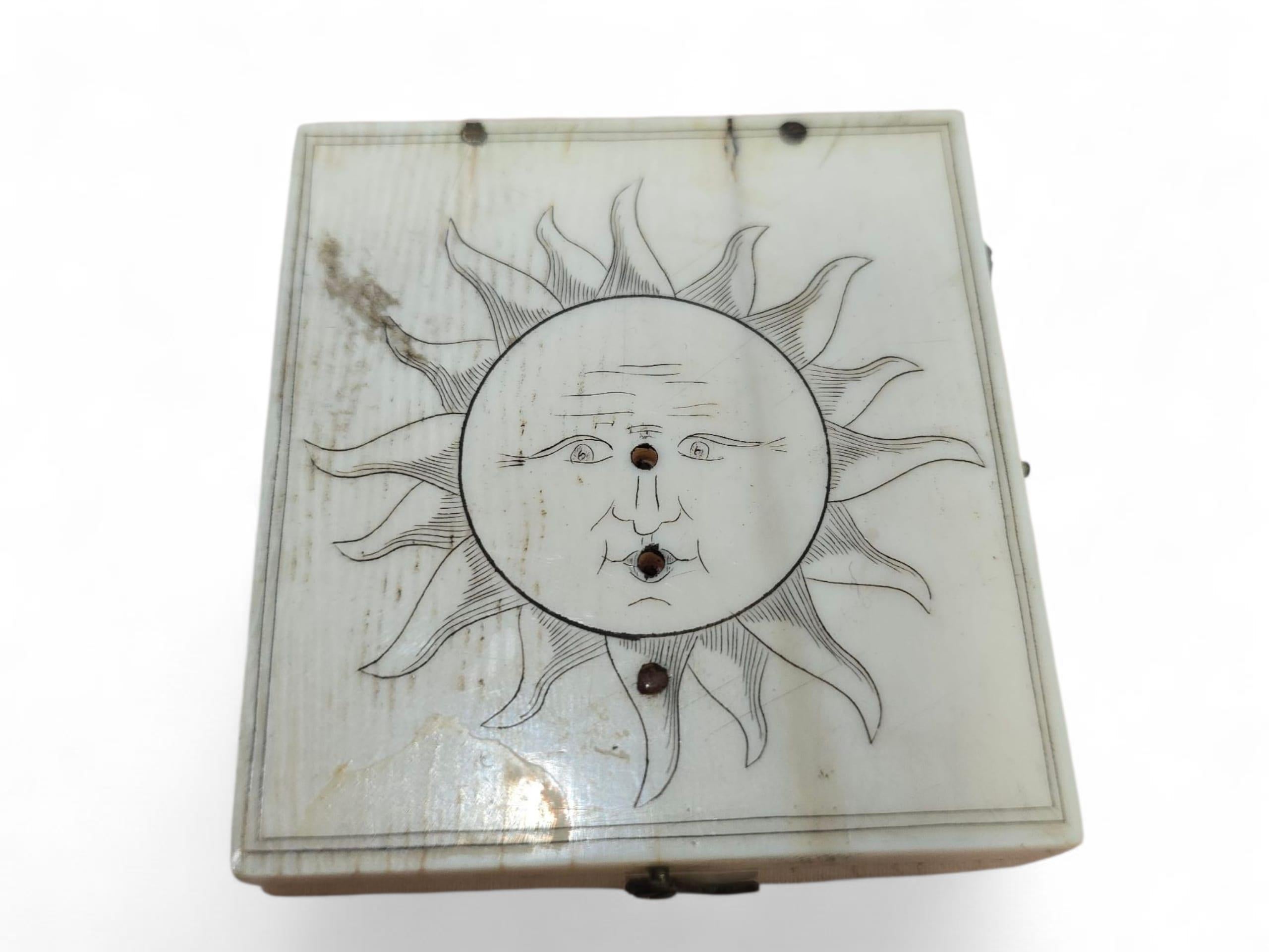 Cadran solaire portatif allemand en ivoire du 18e siècle - probablement Nuremberg en vente 2