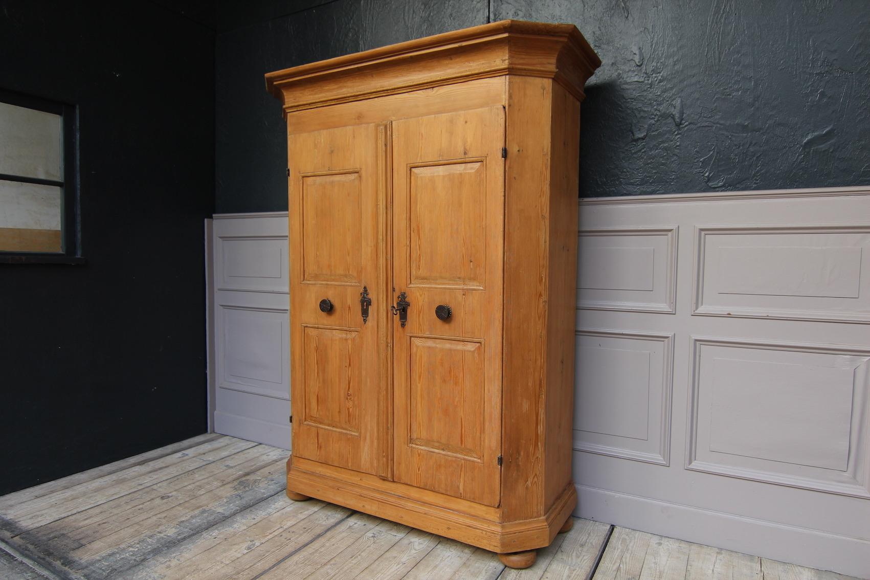18th Century German Provincial Baroque Cabinet Made of Pine 4