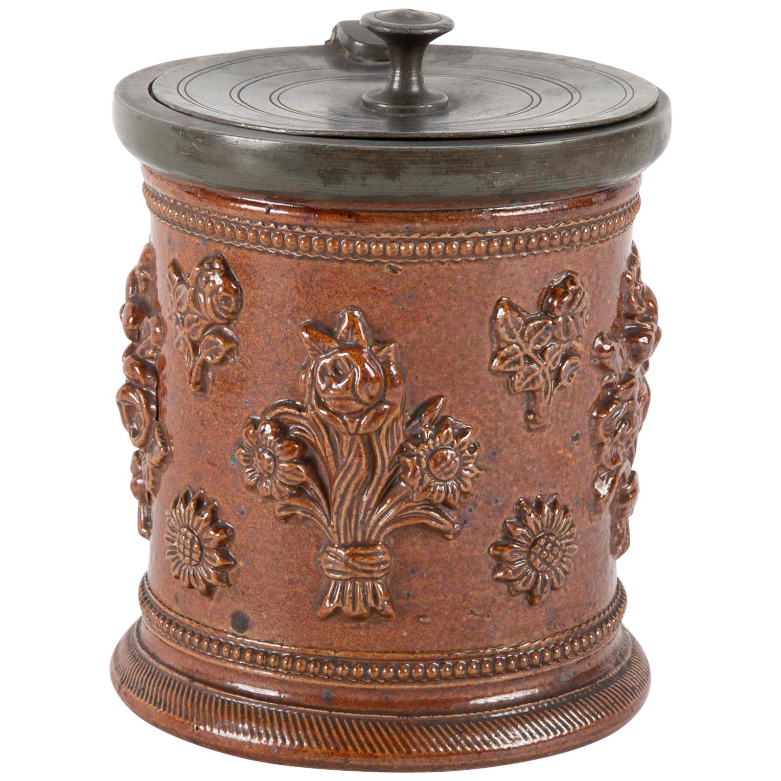 Pot à tabac allemand du 18ème siècle à glaçure au sel avec montures en étain