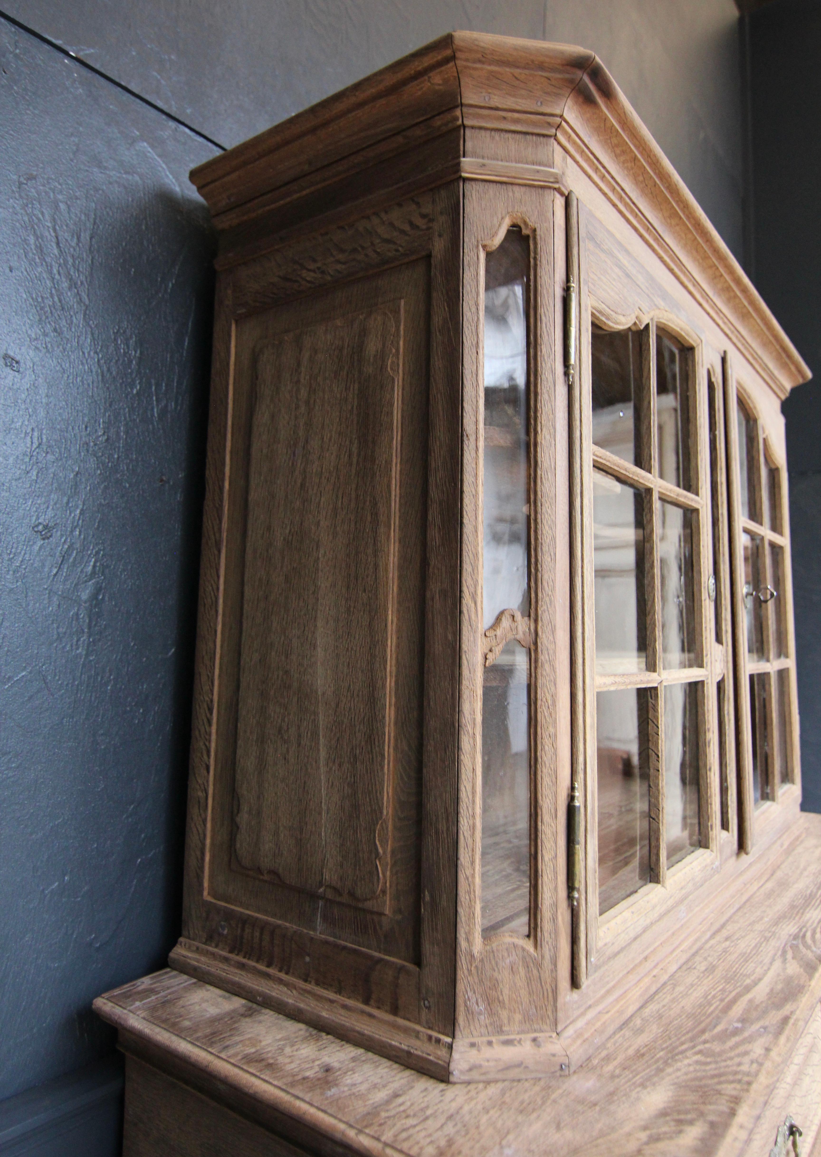 18th Century German Stripped Oak Baroque Display Cabinet For Sale 12