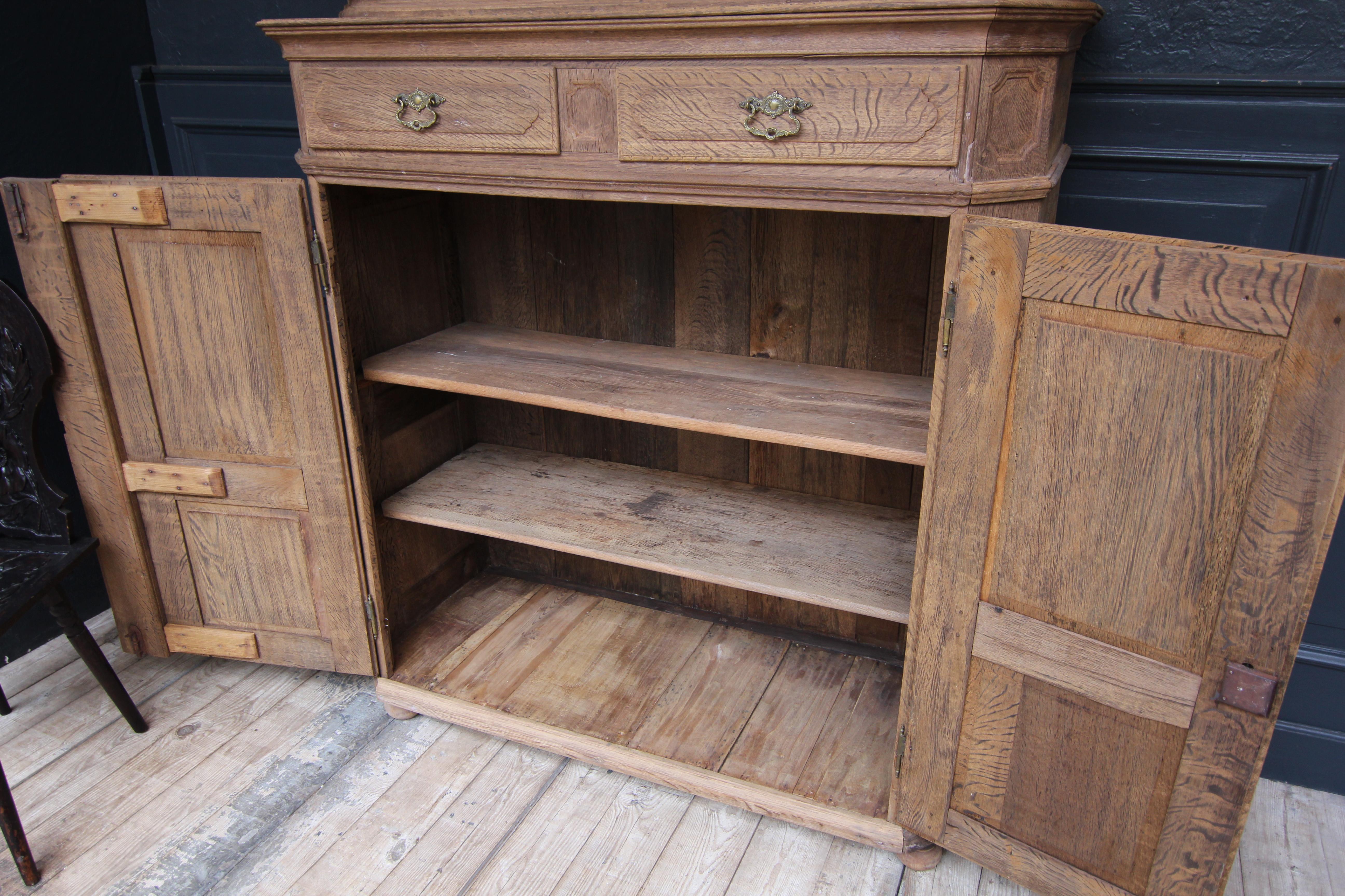 18th Century German Stripped Oak Baroque Display Cabinet For Sale 1