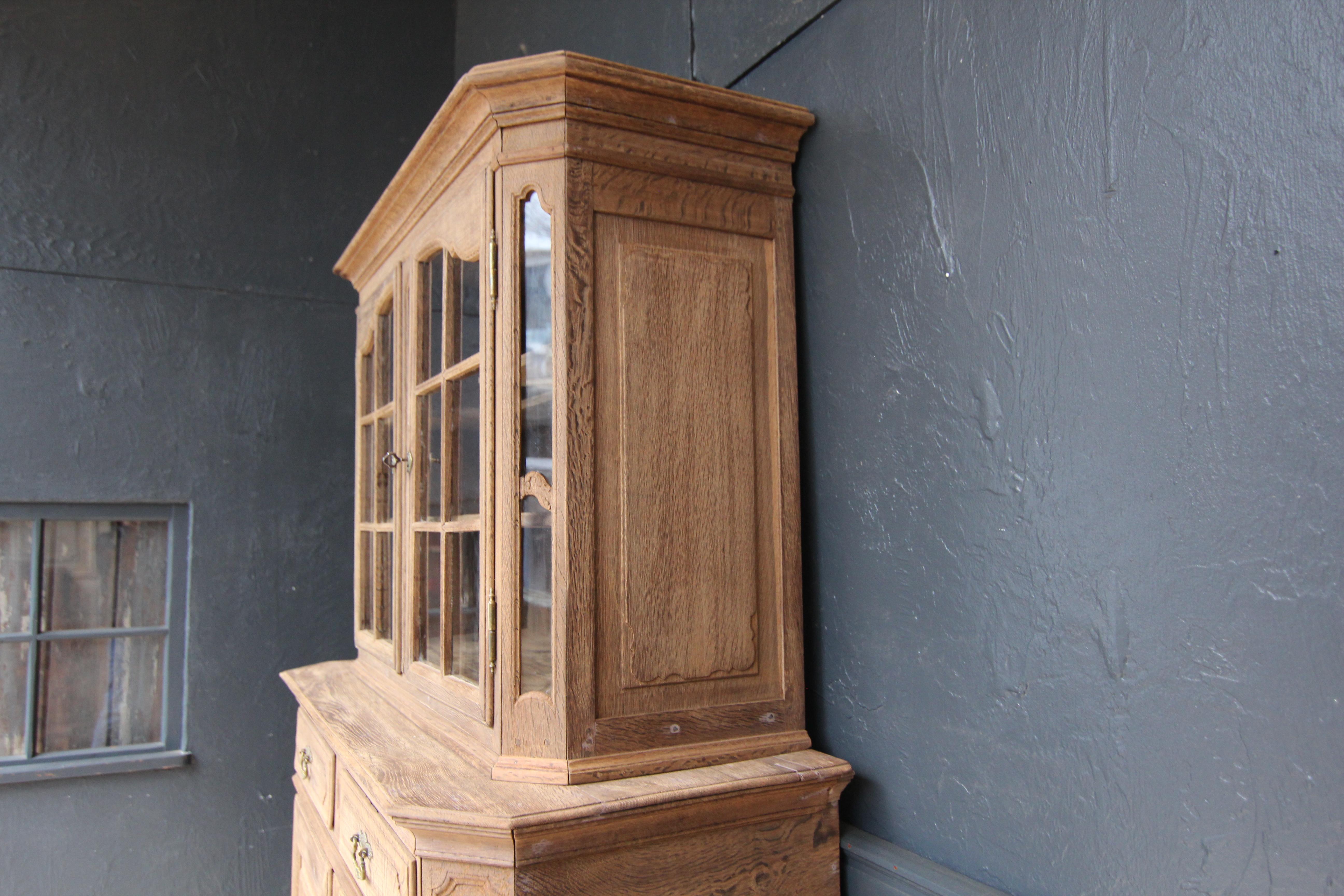 18th Century German Stripped Oak Baroque Display Cabinet For Sale 2
