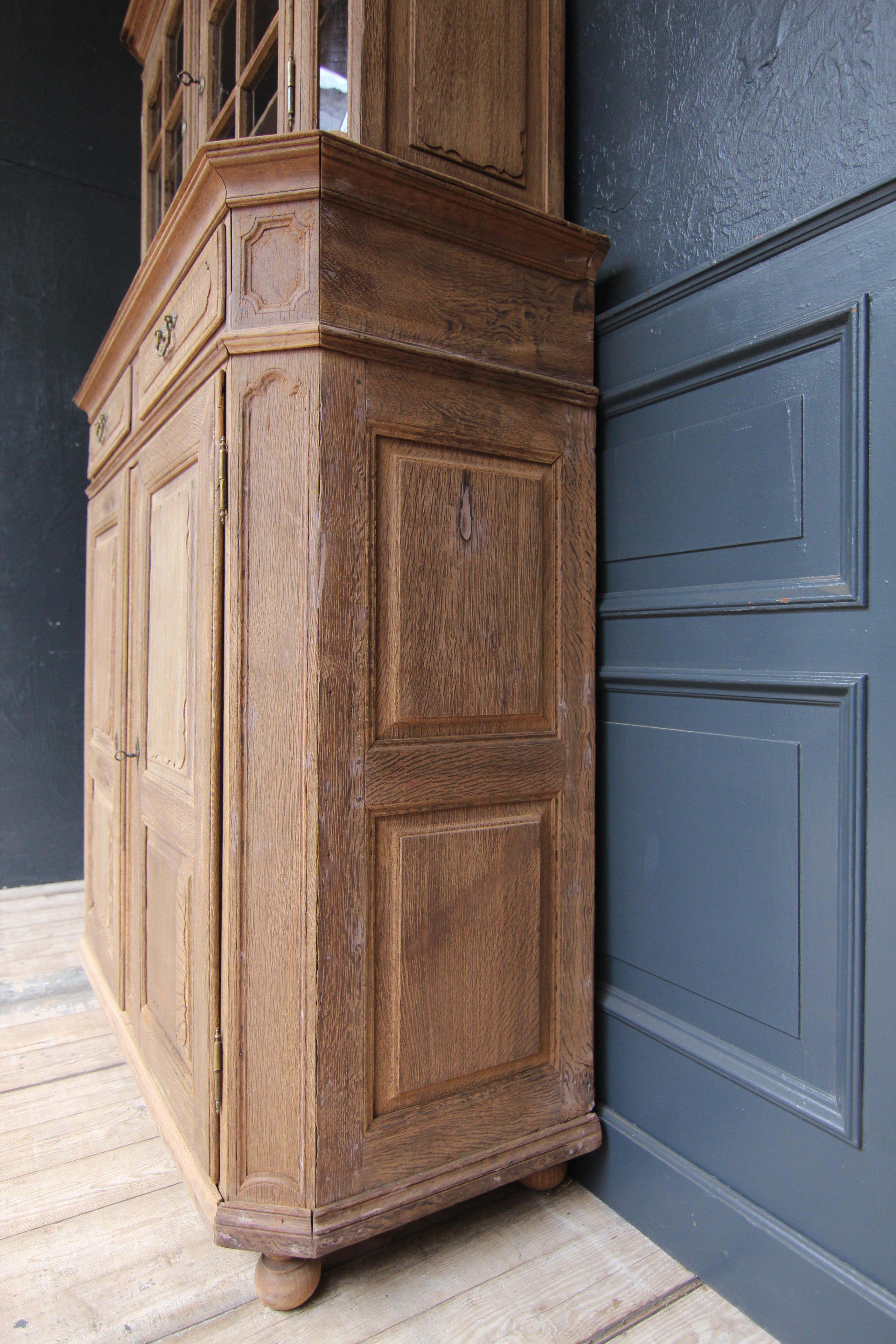 18th Century German Stripped Oak Baroque Display Cabinet For Sale 3