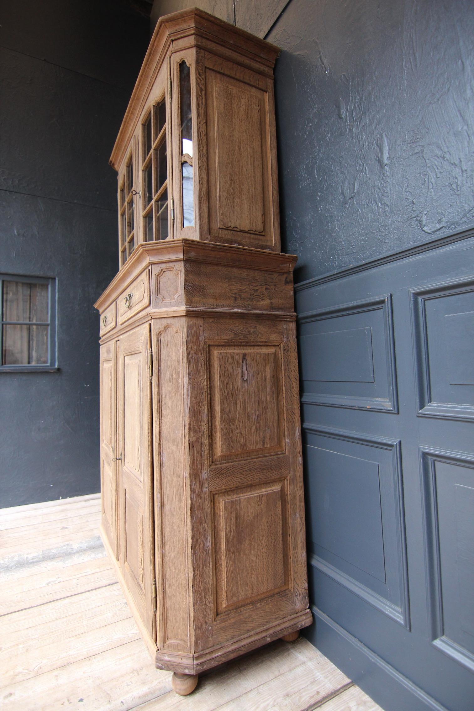 18th Century German Stripped Oak Baroque Display Cabinet For Sale 4