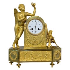 horloge de table en bronze doré du XVIIIe siècle avec Cupidon