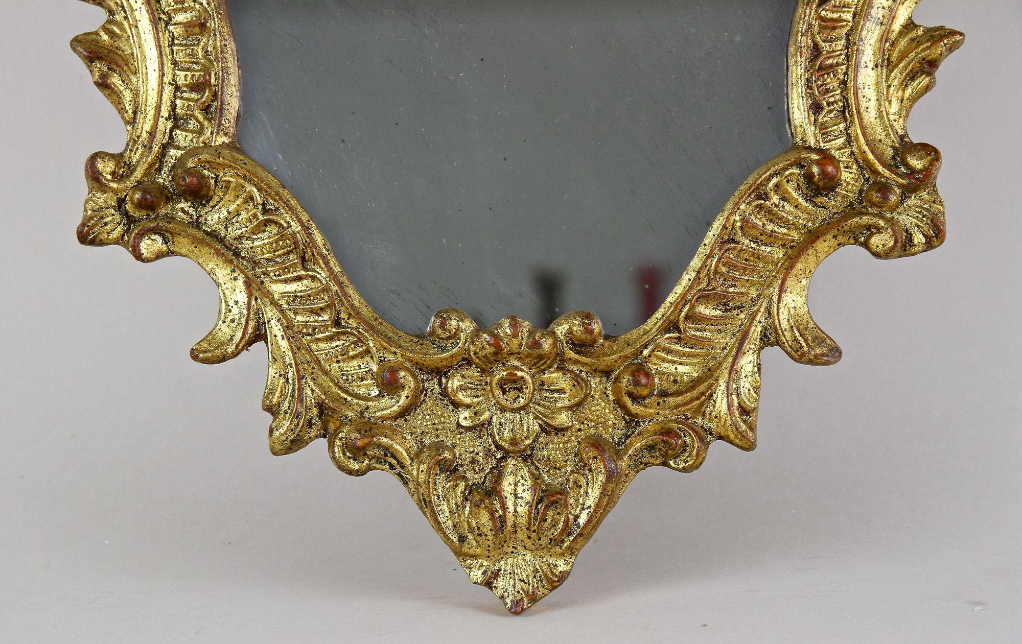 18th Century Gilt Baroque Mirror With Old Mirror Plate, Handcarved - IT ca.1790 In Good Condition In Lichtenberg, AT