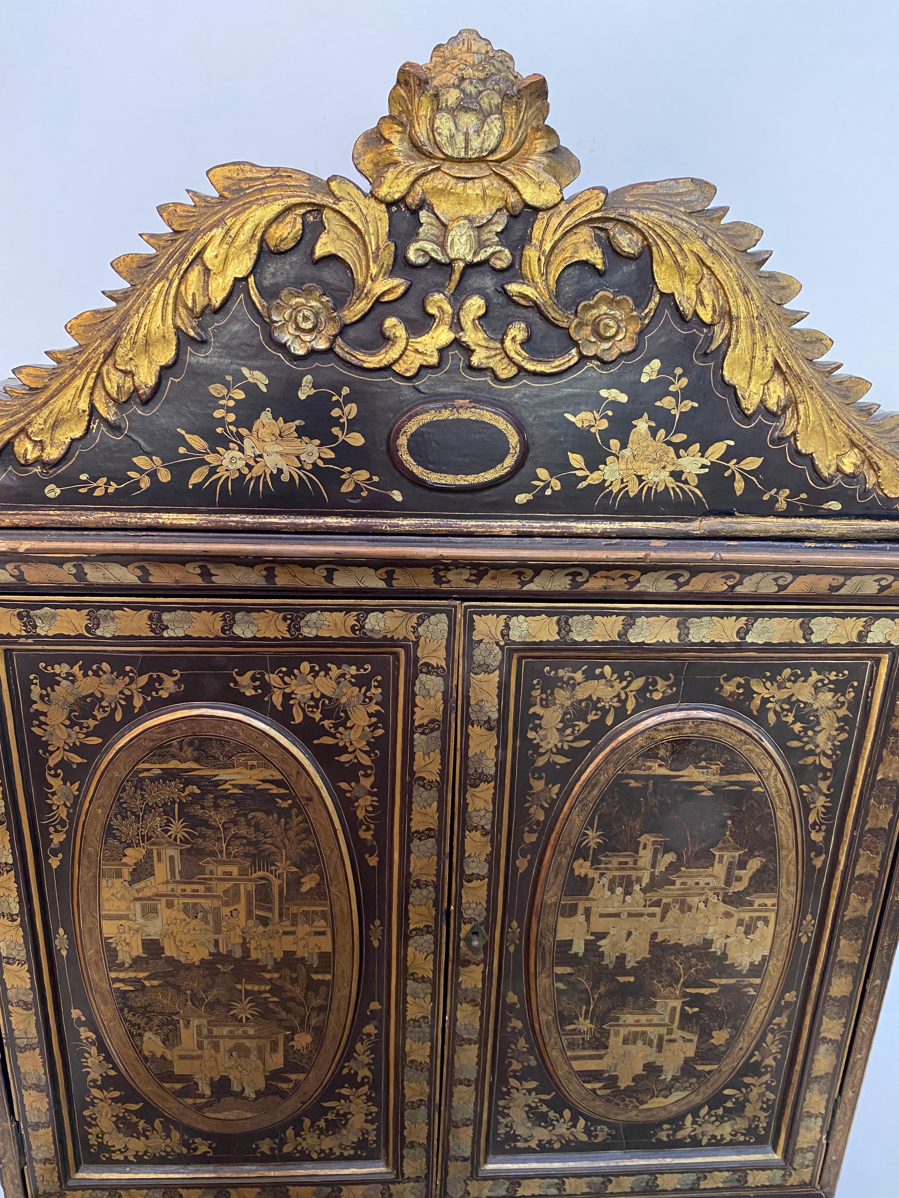18th Century Gilt Black Chinese Larquer Cabinet Desk  For Sale 6