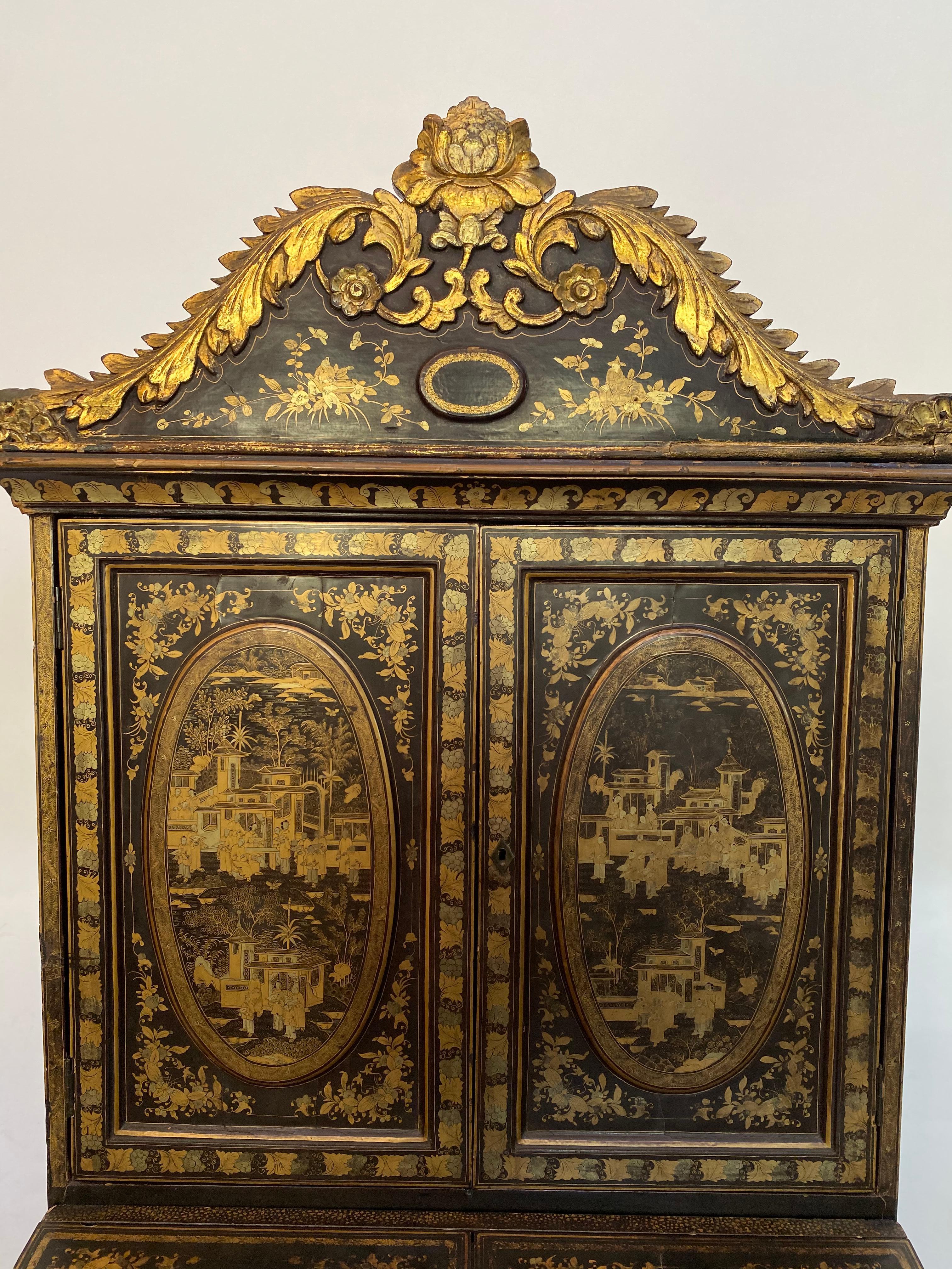 Hand-Carved 18th Century Gilt Black Chinese Larquer Cabinet Desk  For Sale