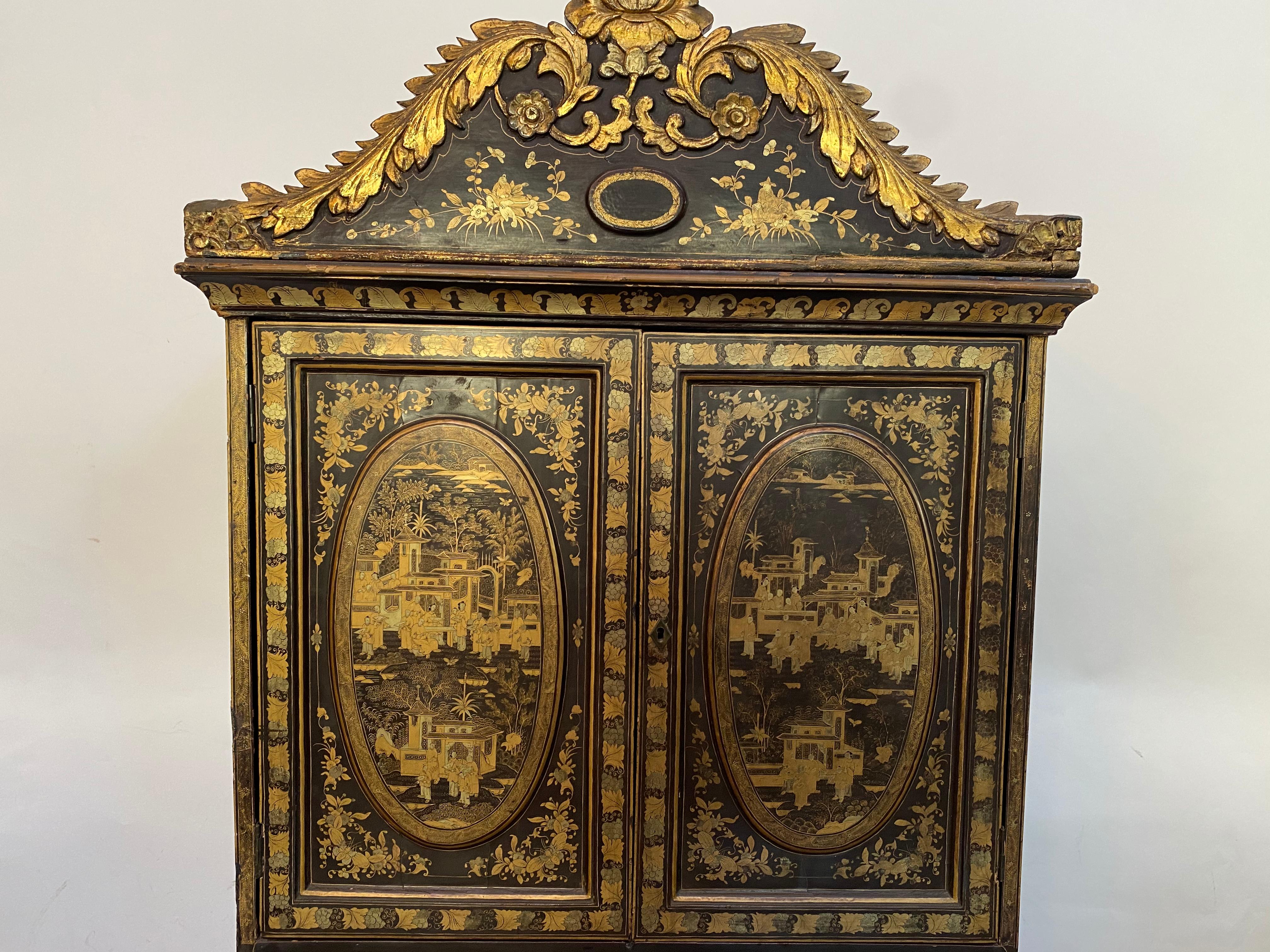 18th Century Gilt Black Chinese Larquer Cabinet Desk  For Sale 2