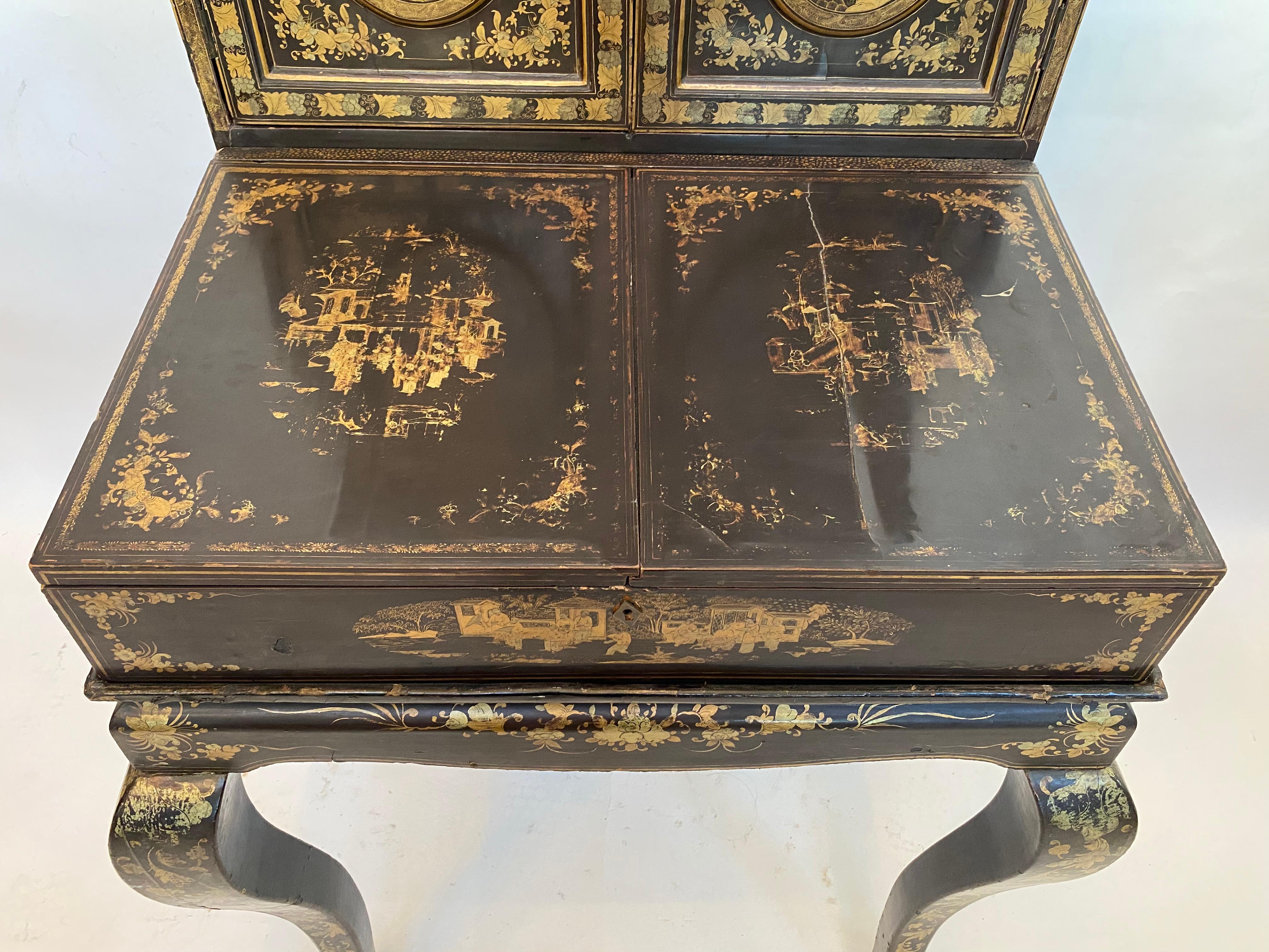 18th Century Gilt Black Chinese Larquer Cabinet Desk  For Sale 3