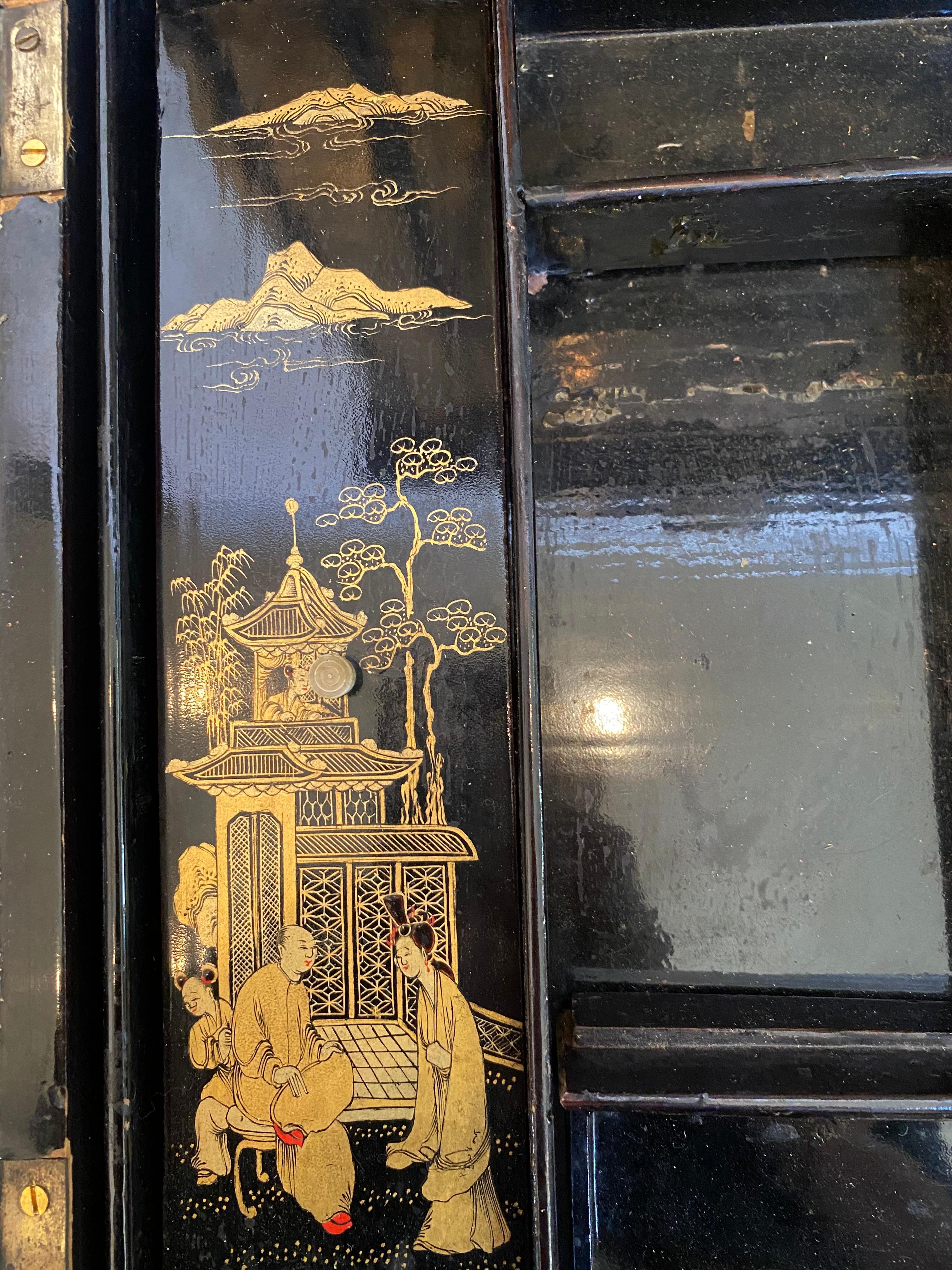 Chinesische Damenkommode aus dem 18. Jahrhundert mit vergoldetem schwarzem Lack im Angebot 5