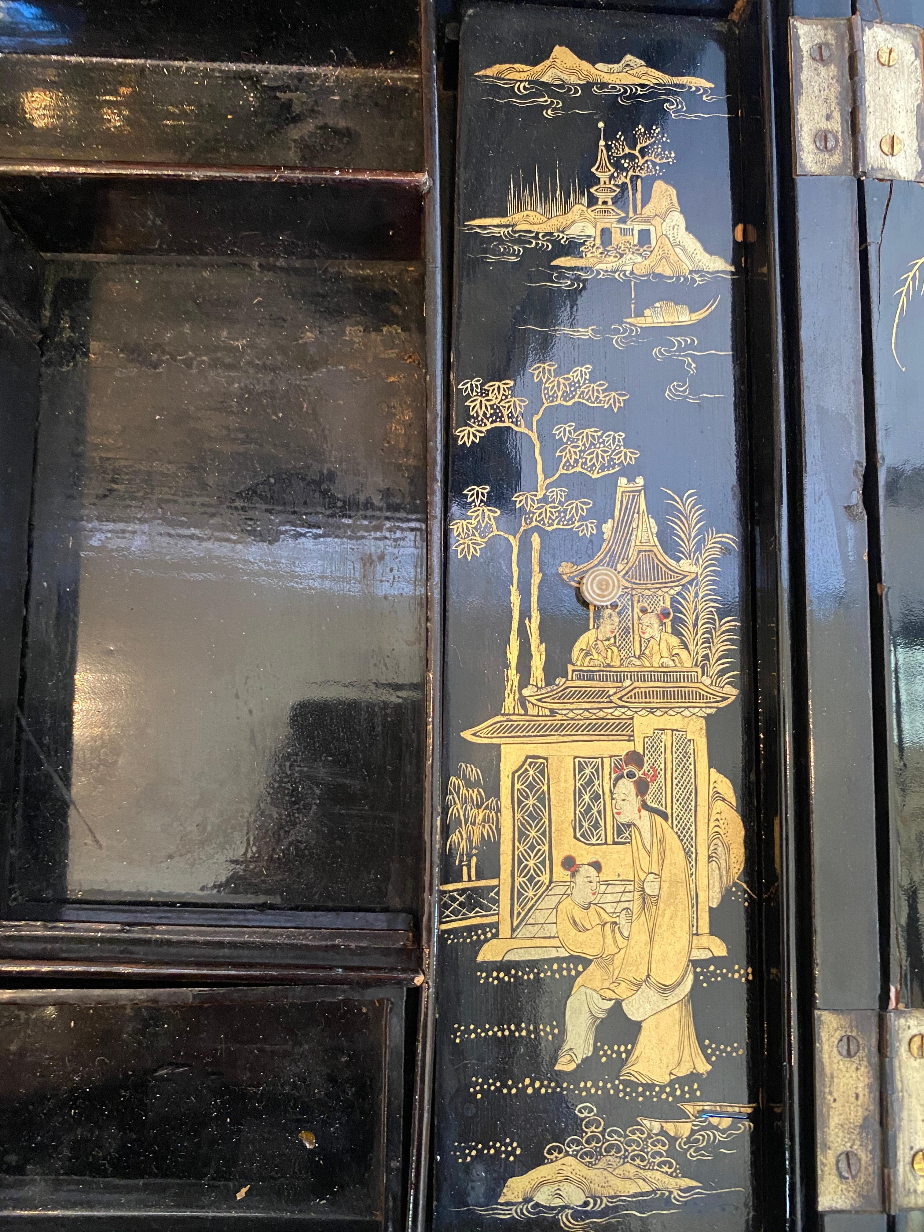 Chinesische Damenkommode aus dem 18. Jahrhundert mit vergoldetem schwarzem Lack im Angebot 4