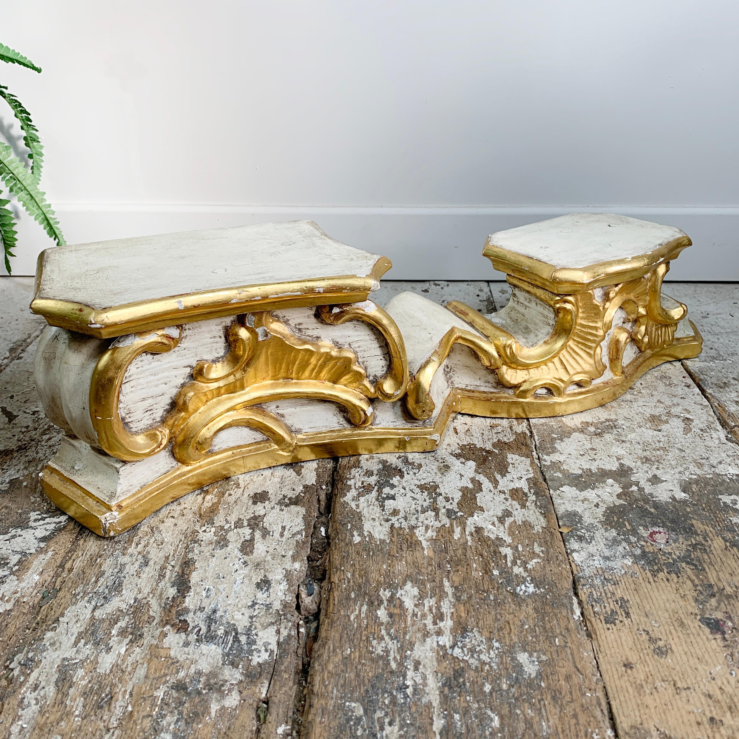 Hand-Carved 18th Century White and Gold Baroque Stand For Sale
