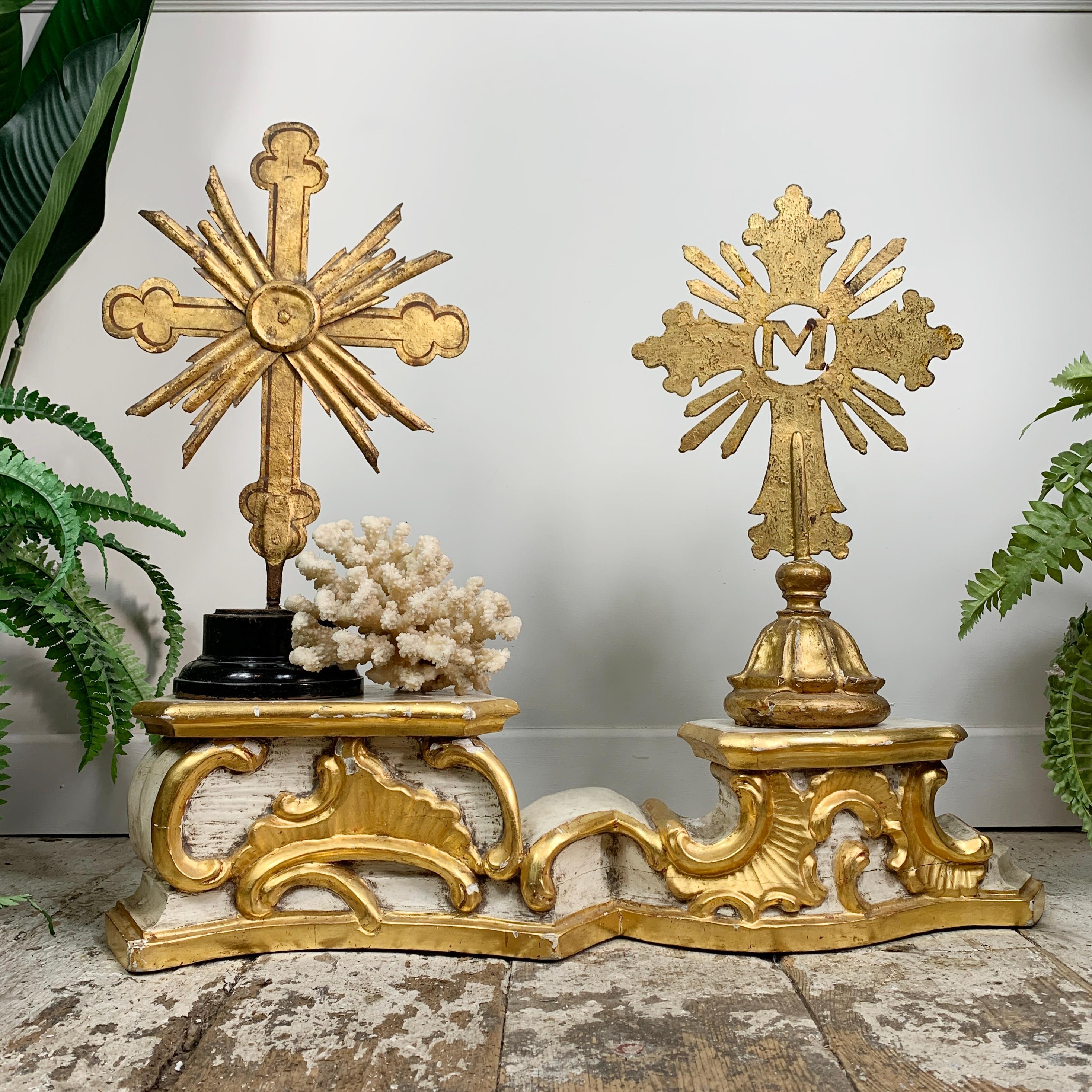 Stand baroque blanc et or du 18e siècle Bon état - En vente à Hastings, GB