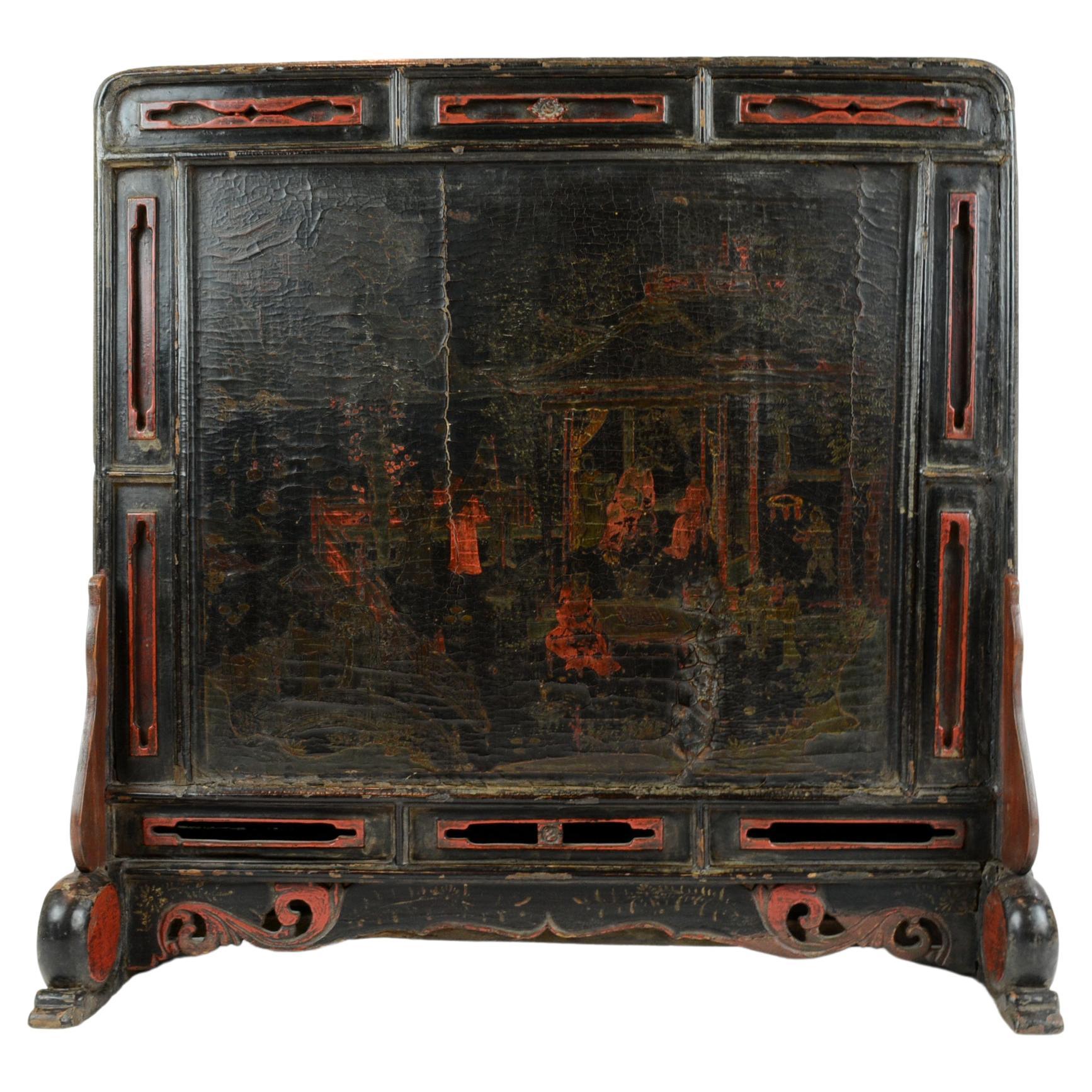 Ecran de table peint et doré du 18ème siècle en vente
