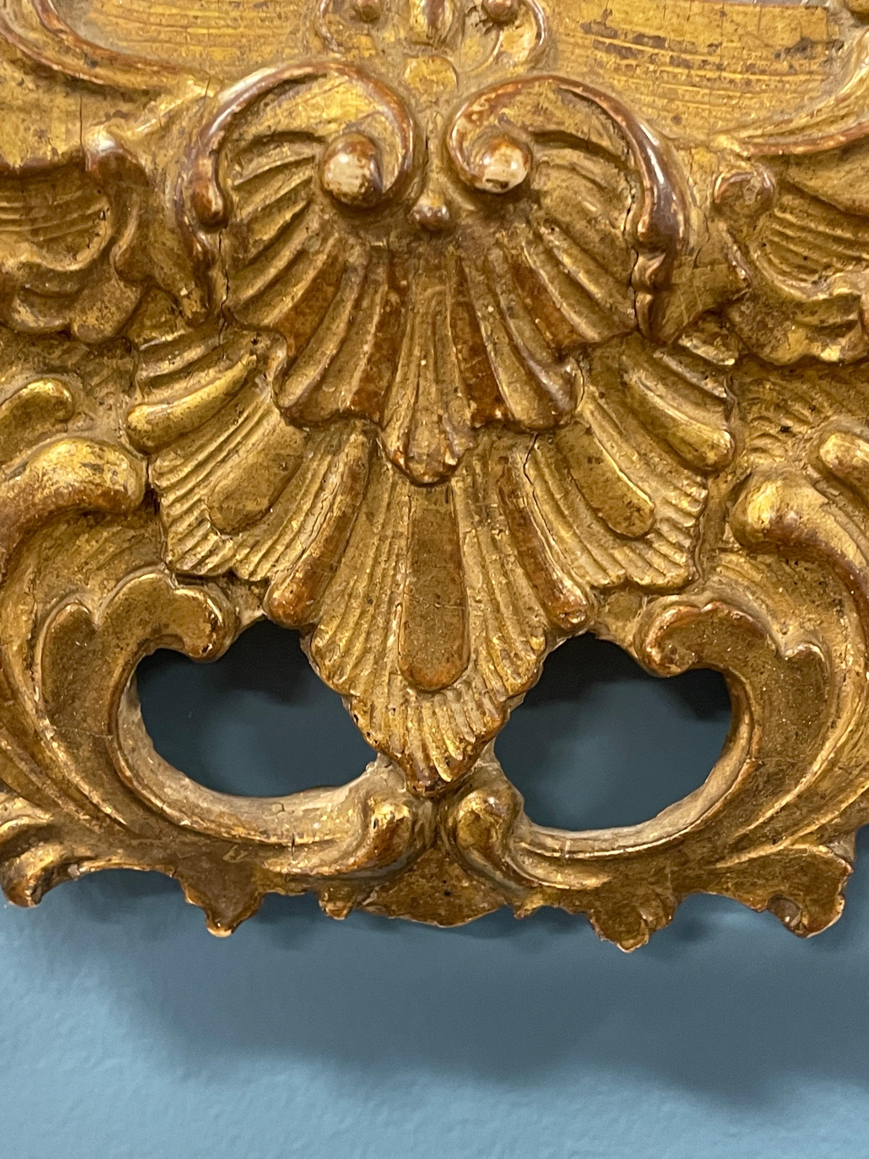 Baroque Miroir en bois doré du 18e siècle en vente