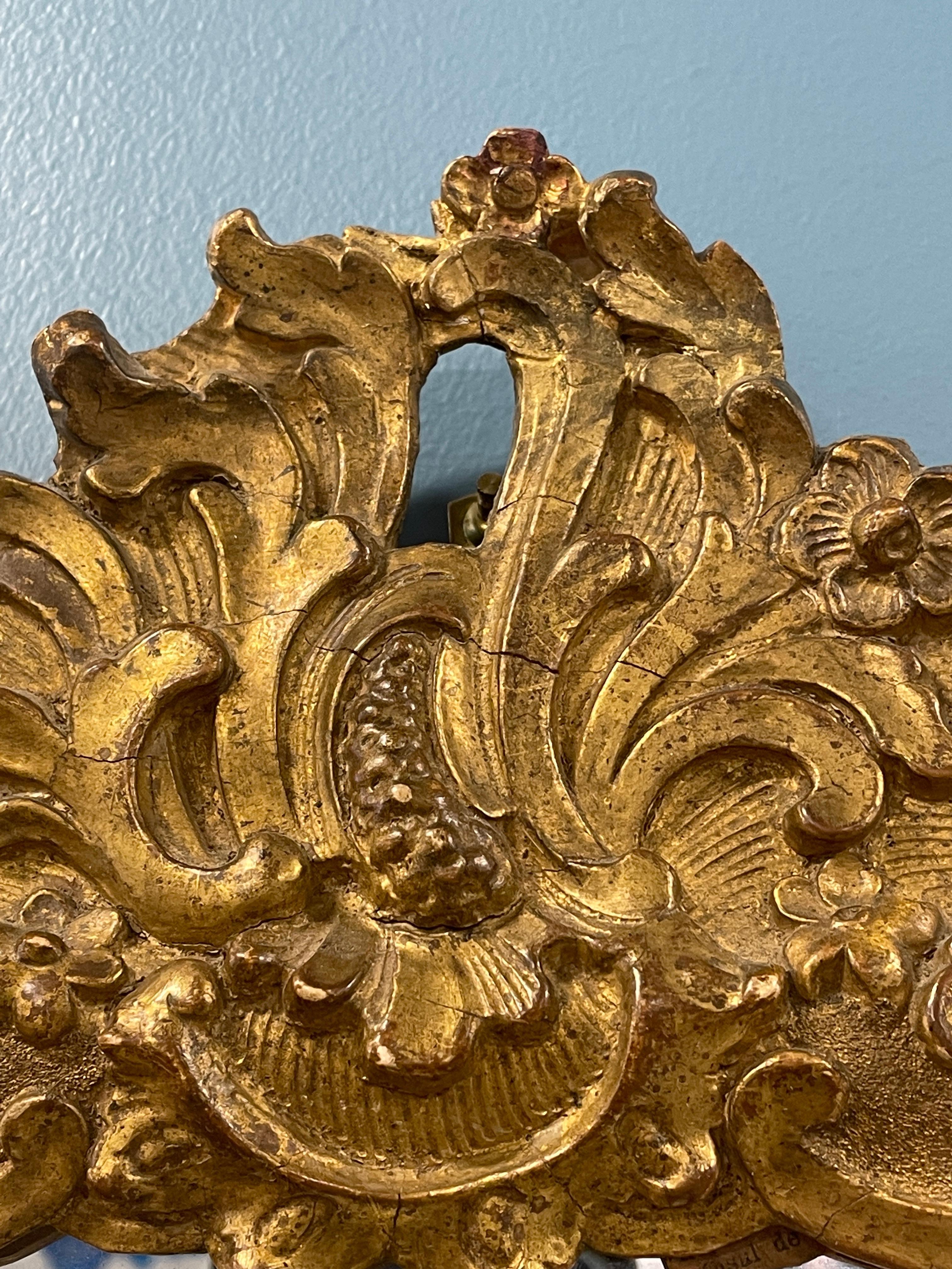 Allemand Miroir en bois doré du 18e siècle en vente