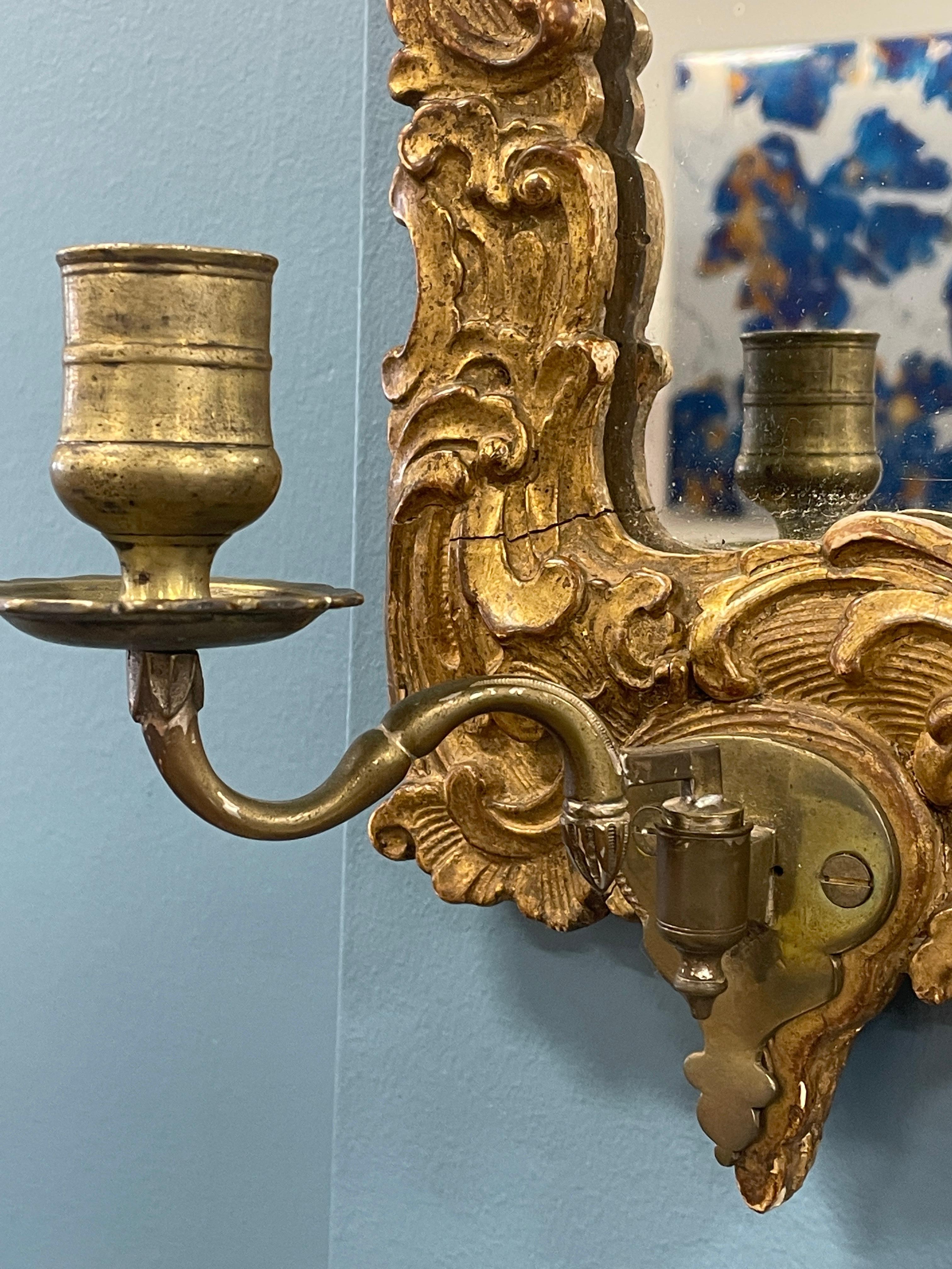 XVIIIe siècle et antérieur Miroir en bois doré du 18e siècle en vente