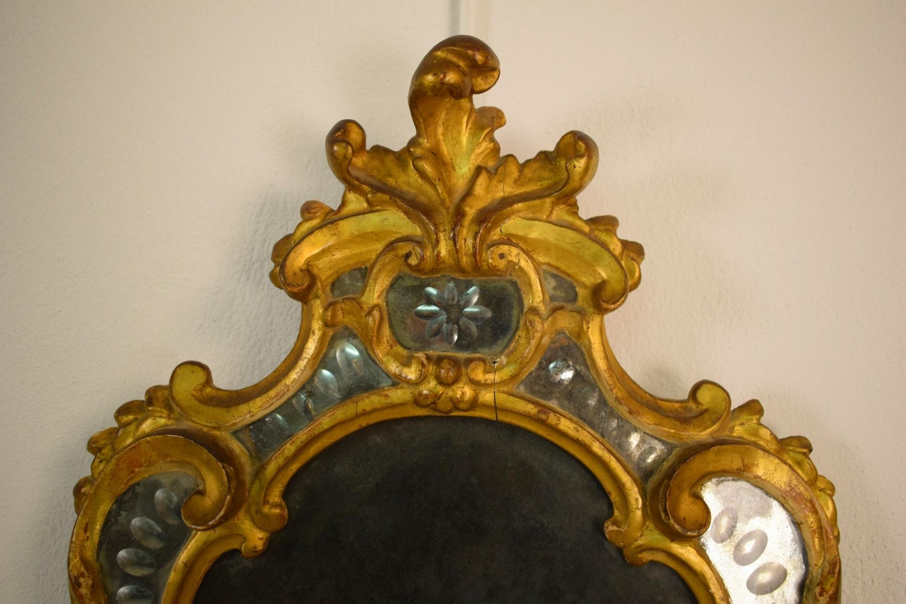 18th Century, Giltwood Pair of Italian Louis XV Candle Wall Sconce with Mirror For Sale 10