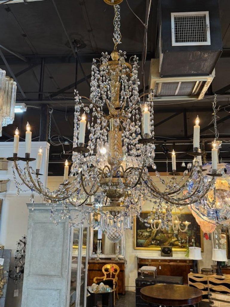 Italiano Lampadari in legno dorato e cristallo di Genova del XVIII secolo in vendita