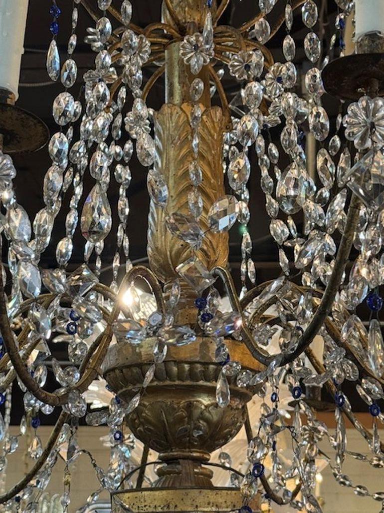 Fino al XVIII secolo Lampadari in legno dorato e cristallo di Genova del XVIII secolo in vendita