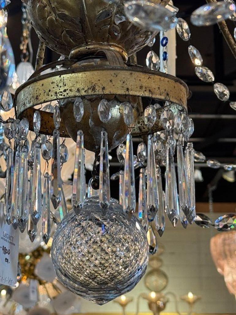 Cristallo Lampadari in legno dorato e cristallo di Genova del XVIII secolo in vendita