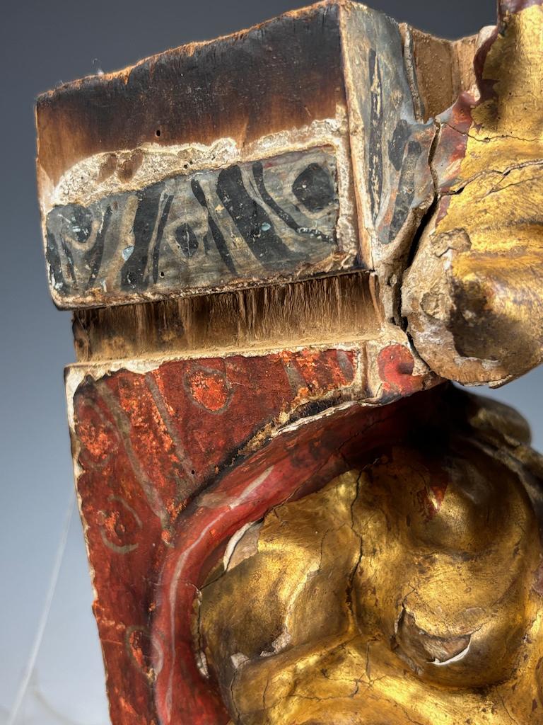 Fragment d'architecture en bois doré et polychrome du XVIIIe siècle en vente 6