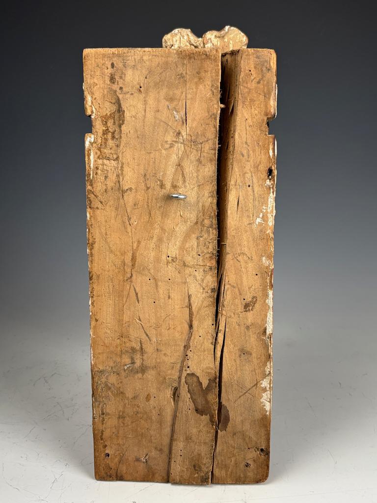 Fragment d'architecture en bois doré et polychrome du XVIIIe siècle en vente 9