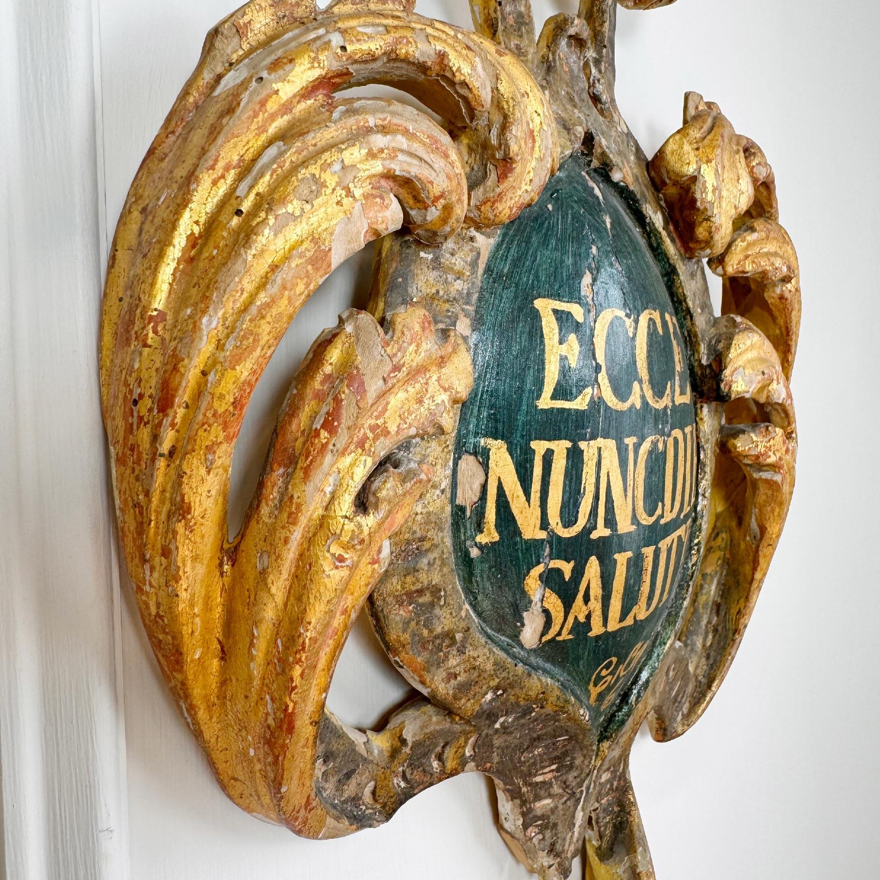 18th Century Giltwood and Polychrome Painted Shield ECCE NUNCDIES SALUTIS For Sale 4