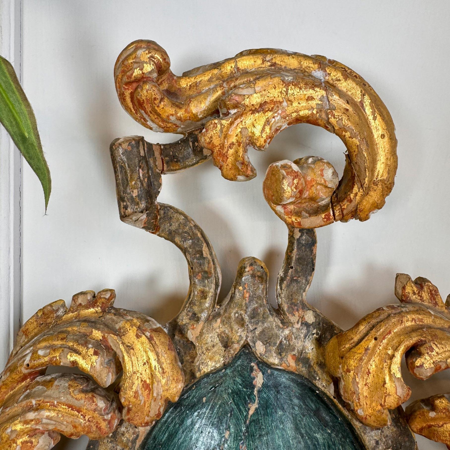 18th Century Giltwood and Polychrome Painted Shield ECCE NUNCDIES SALUTIS In Good Condition For Sale In Hastings, GB