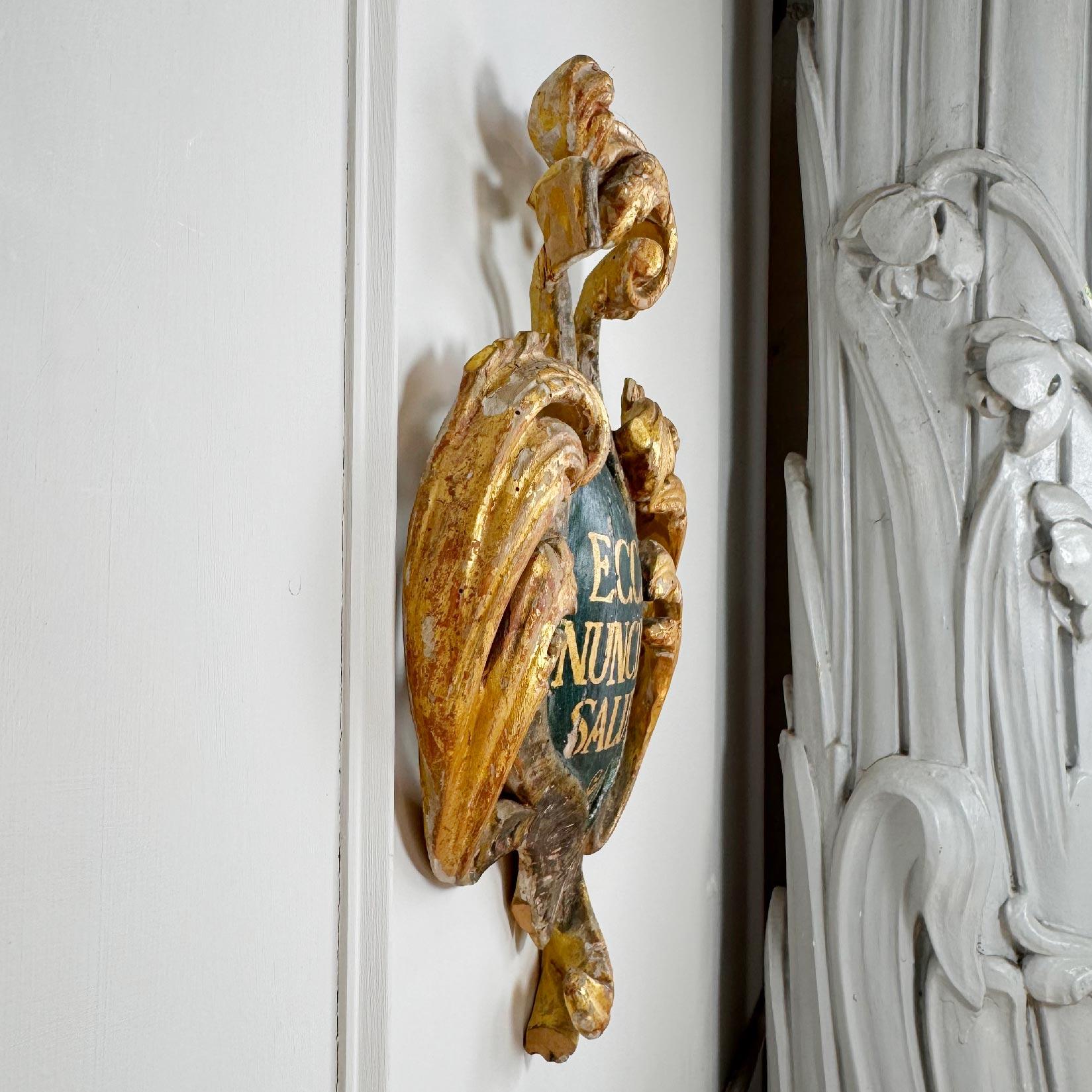 18th Century Giltwood and Polychrome Painted Shield ECCE NUNCDIES SALUTIS For Sale 2