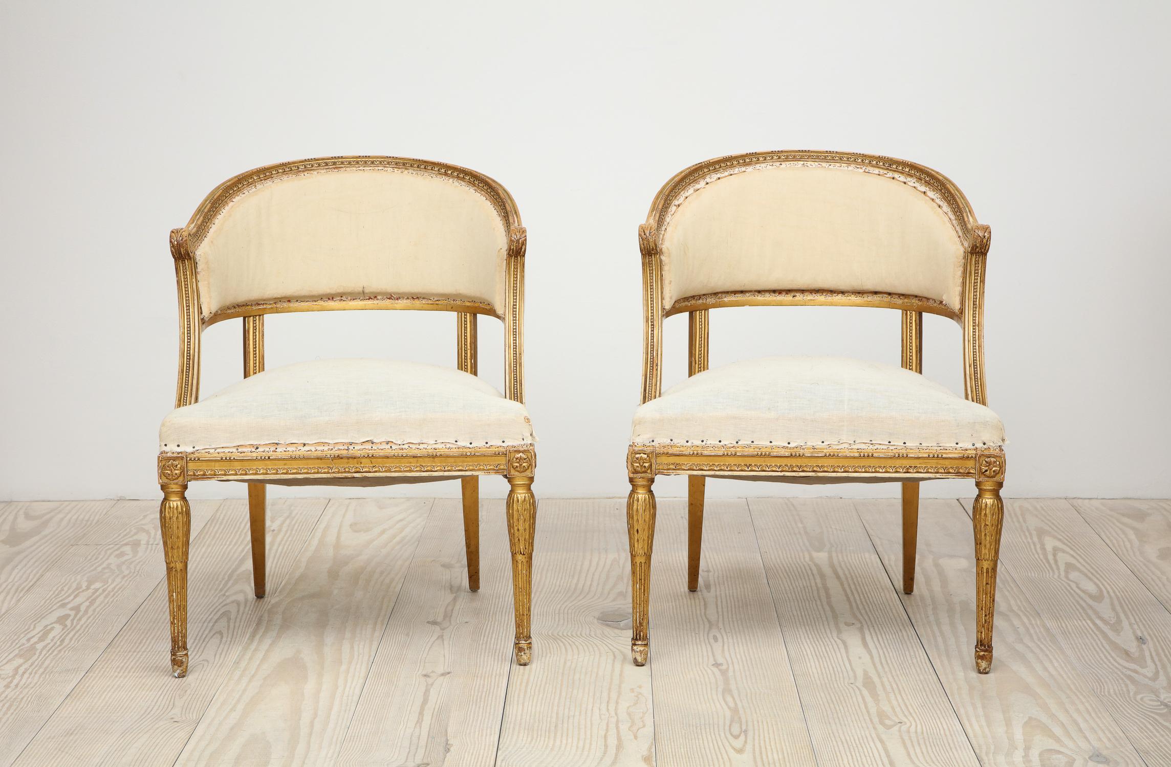 Sculpté à la main Chaises seau gustaviennes en bois doré du 18ème siècle, ensemble de 4 pièces, Suède, vers 1790-1800 en vente