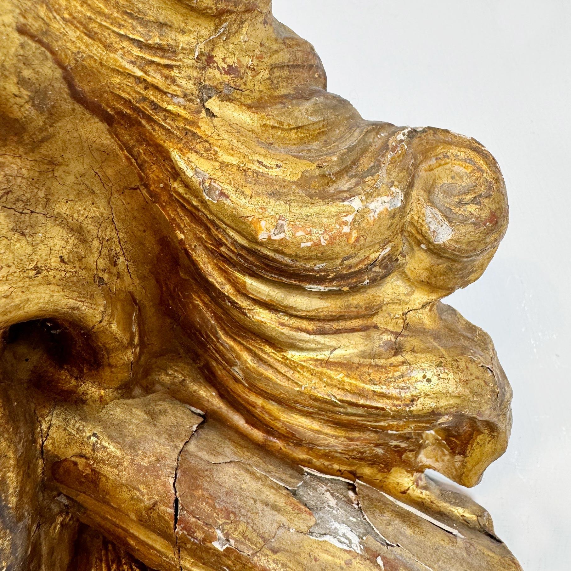 Barocco Elemento decorativo in legno dorato del XVIII secolo con testa di leone