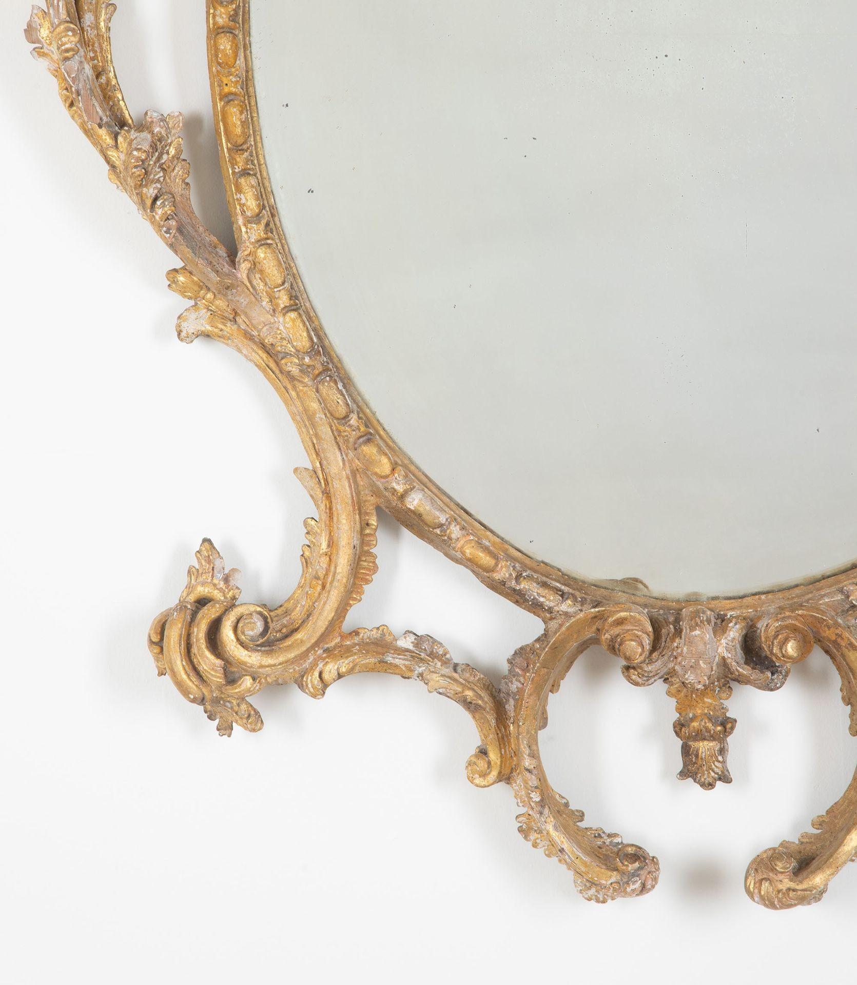 Specchio in legno dorato del XVIII secolo alla maniera di Chippendale In condizioni buone in vendita a Gloucestershire, GB