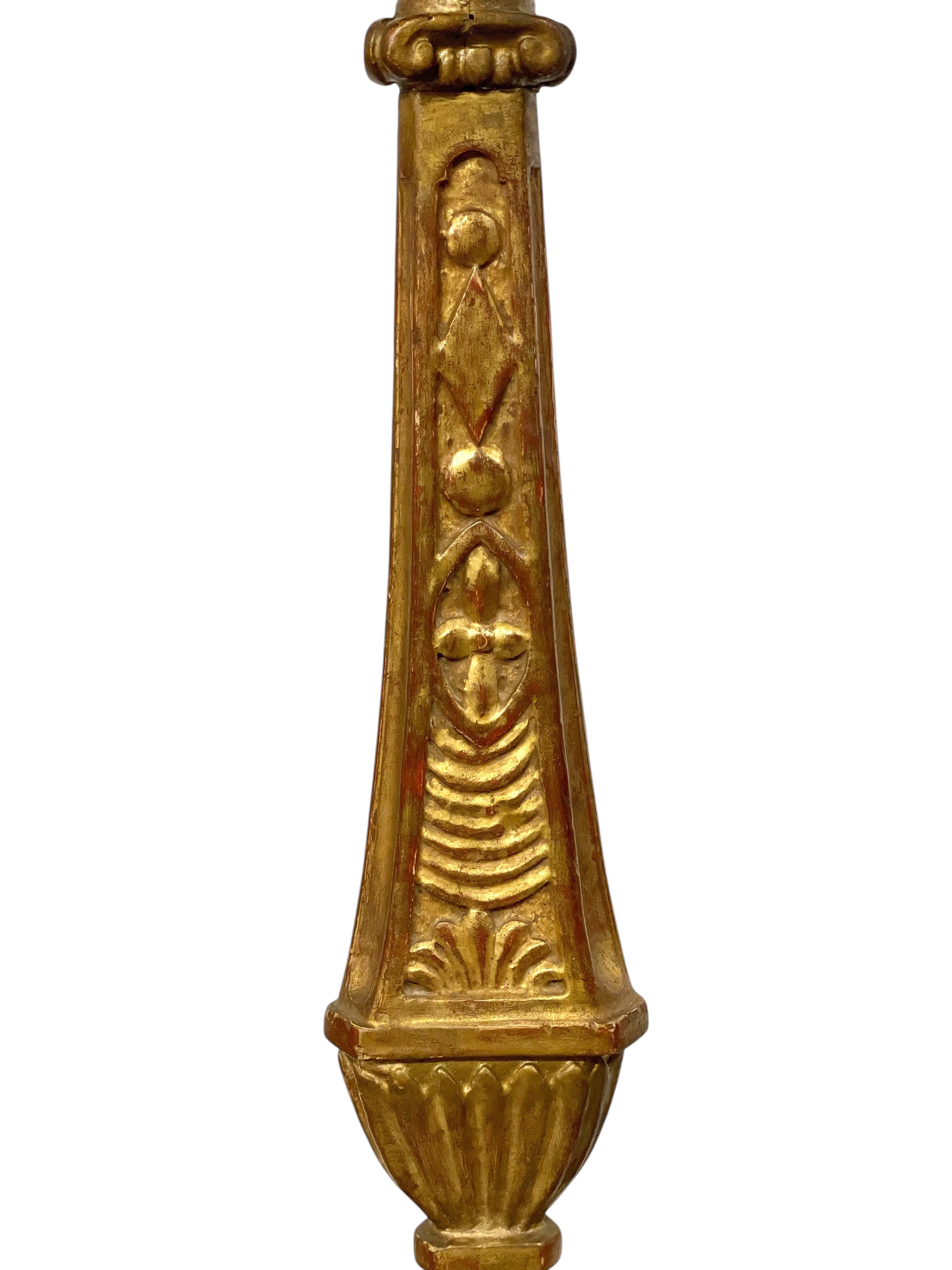 Candeliere a grillo in legno dorato del XVIII secolo in vendita 4