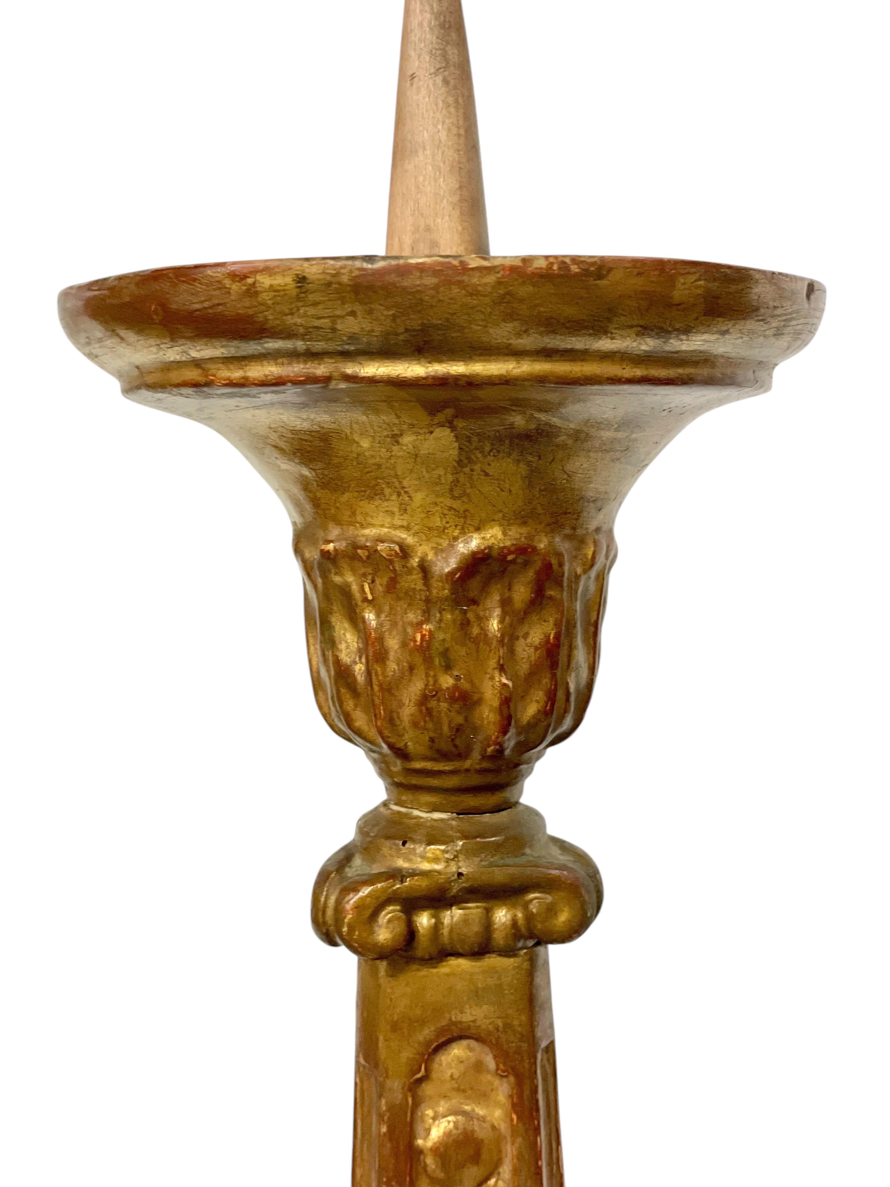 Candeliere a grillo in legno dorato del XVIII secolo in vendita 5