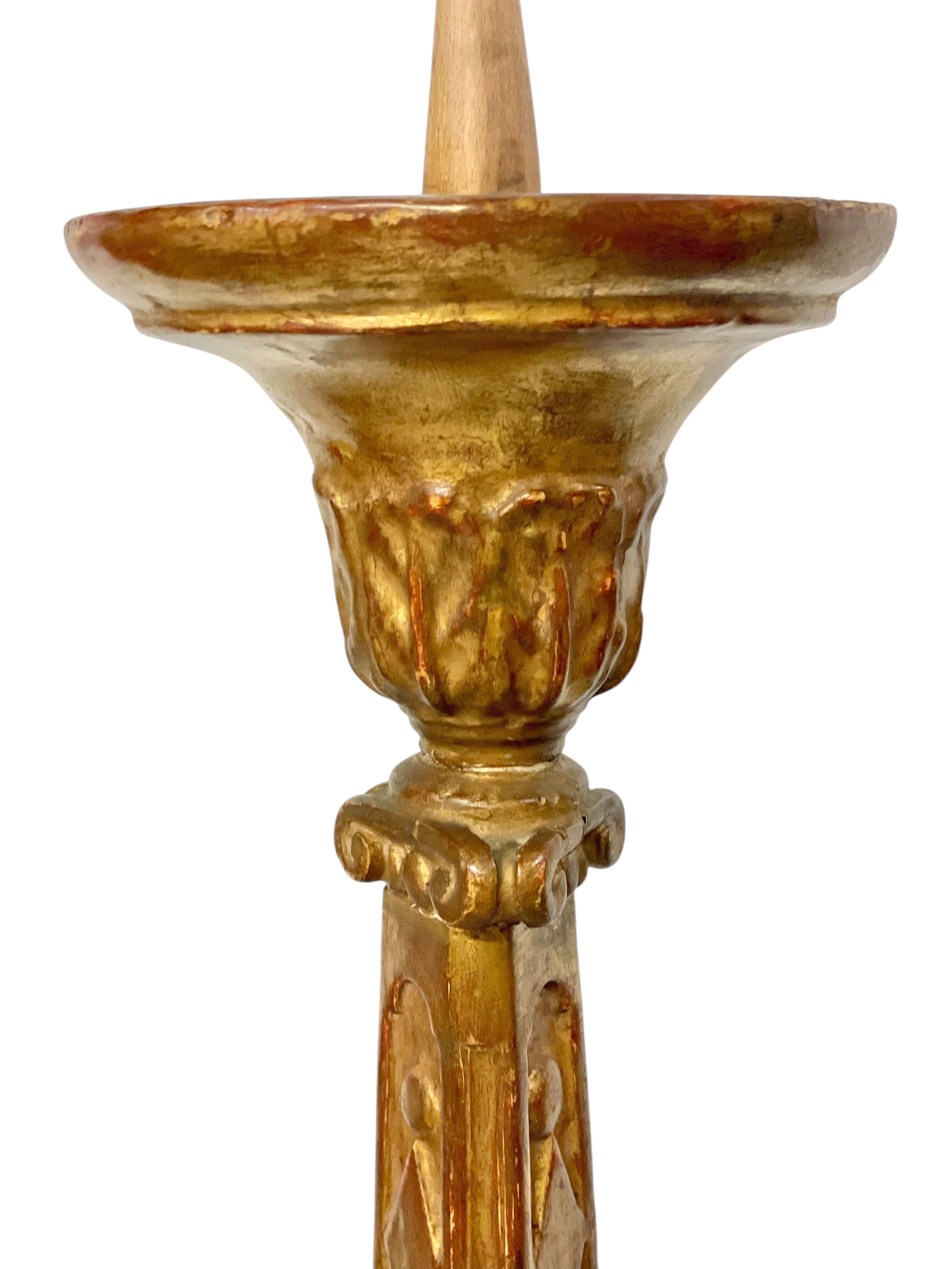 Candeliere a grillo in legno dorato del XVIII secolo in vendita 1