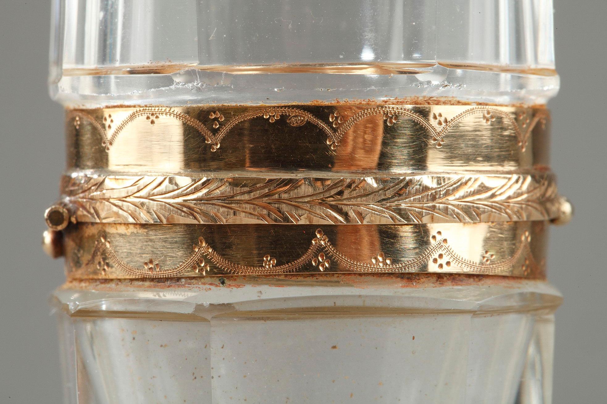 18th Jahrhundert Gold und geschliffenes Kristall Parfümflask.  im Zustand „Gut“ im Angebot in Paris, FR