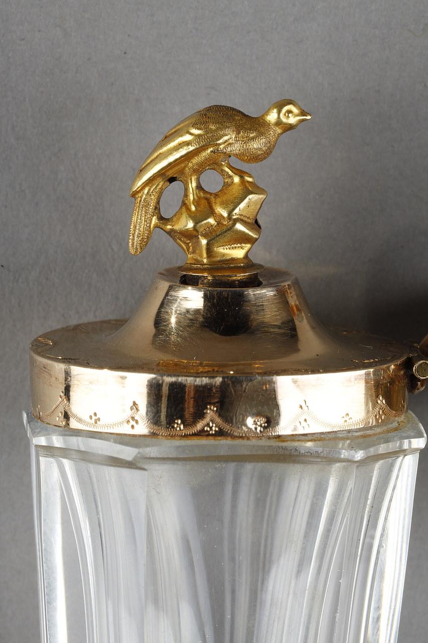 Taille mixte Flacon à parfum en or et cristal taillé du 18e siècle.  en vente